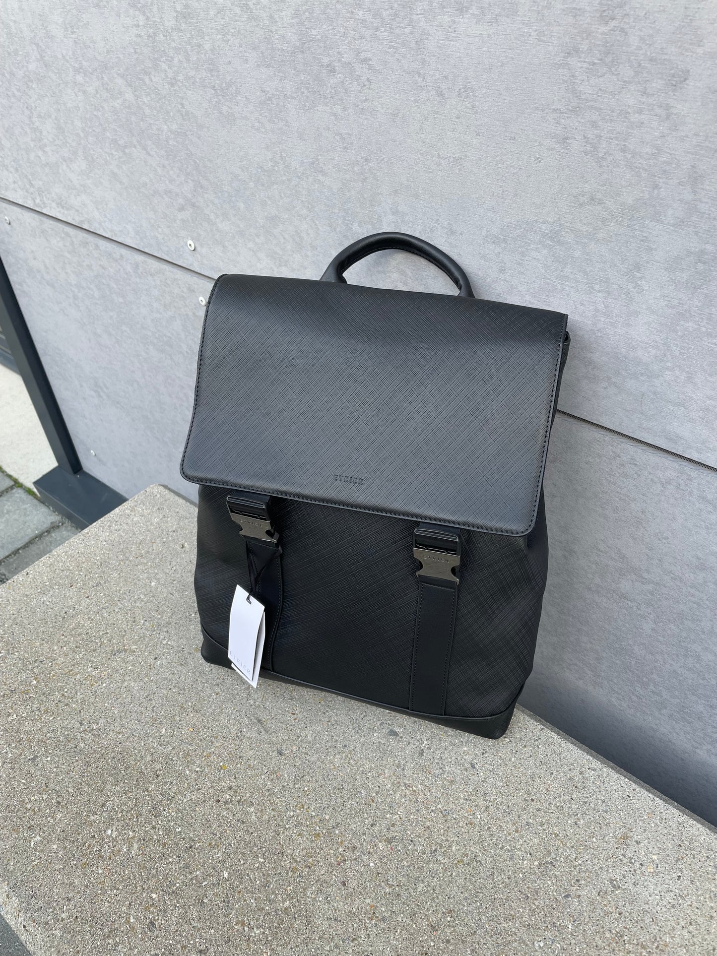 Sac à dos business en cuir ligne Flèche 1 compartiment PC 15’´- Etrier