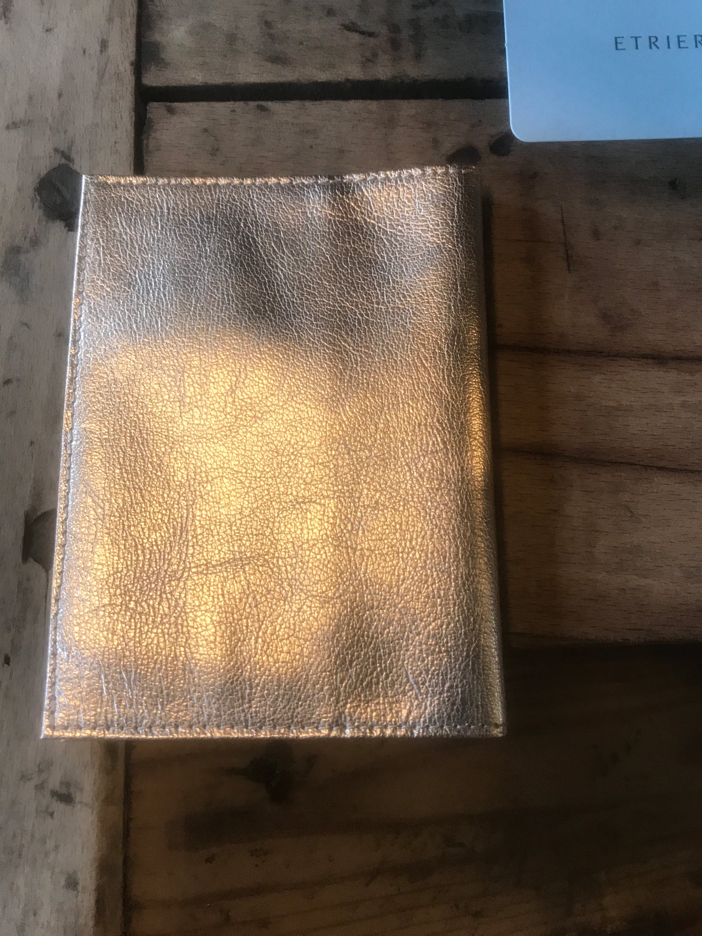 Etui passeport Étincelle irisée en cuir coloris Champagne - Etrier