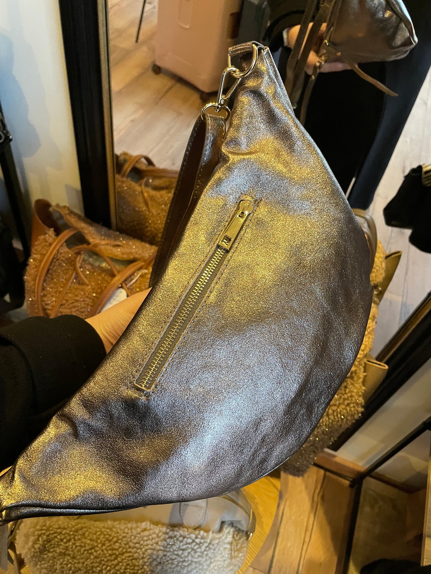 Banane XXL en cuir irisé Bronze