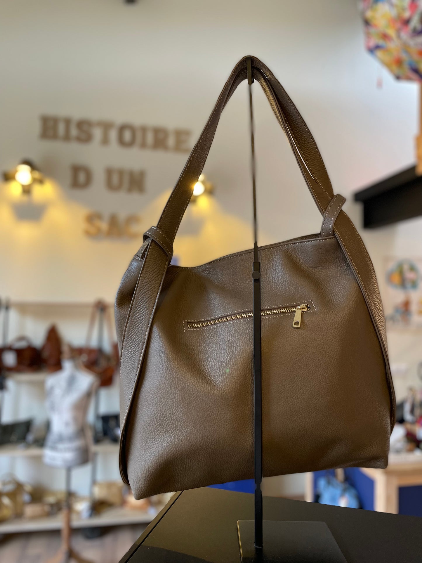 Sac à main/Sac à dos Zelia en cuir grainé taupe