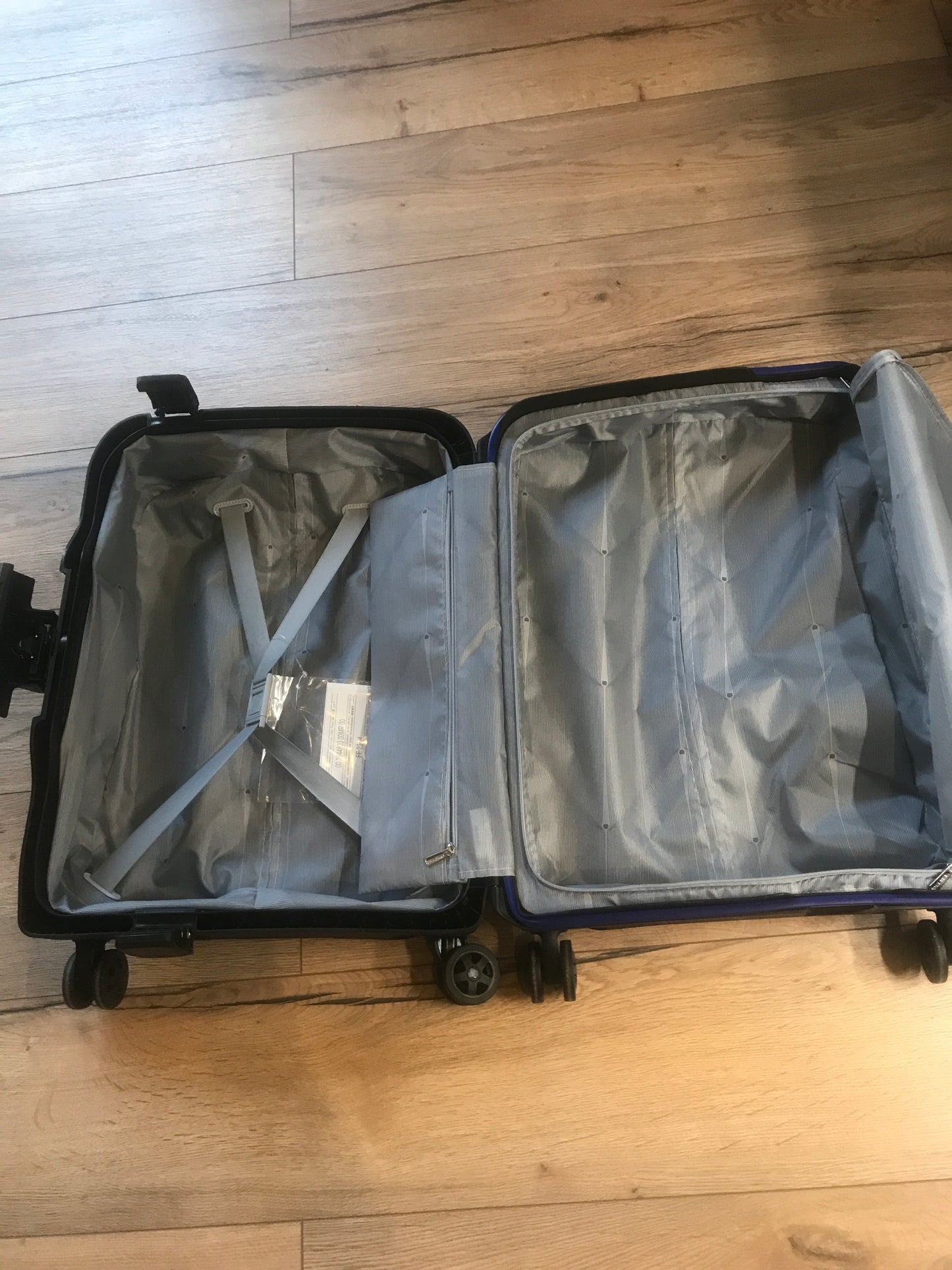 Valise Cabine S Slim Moncey Black de Delsey - Disponible en boutique