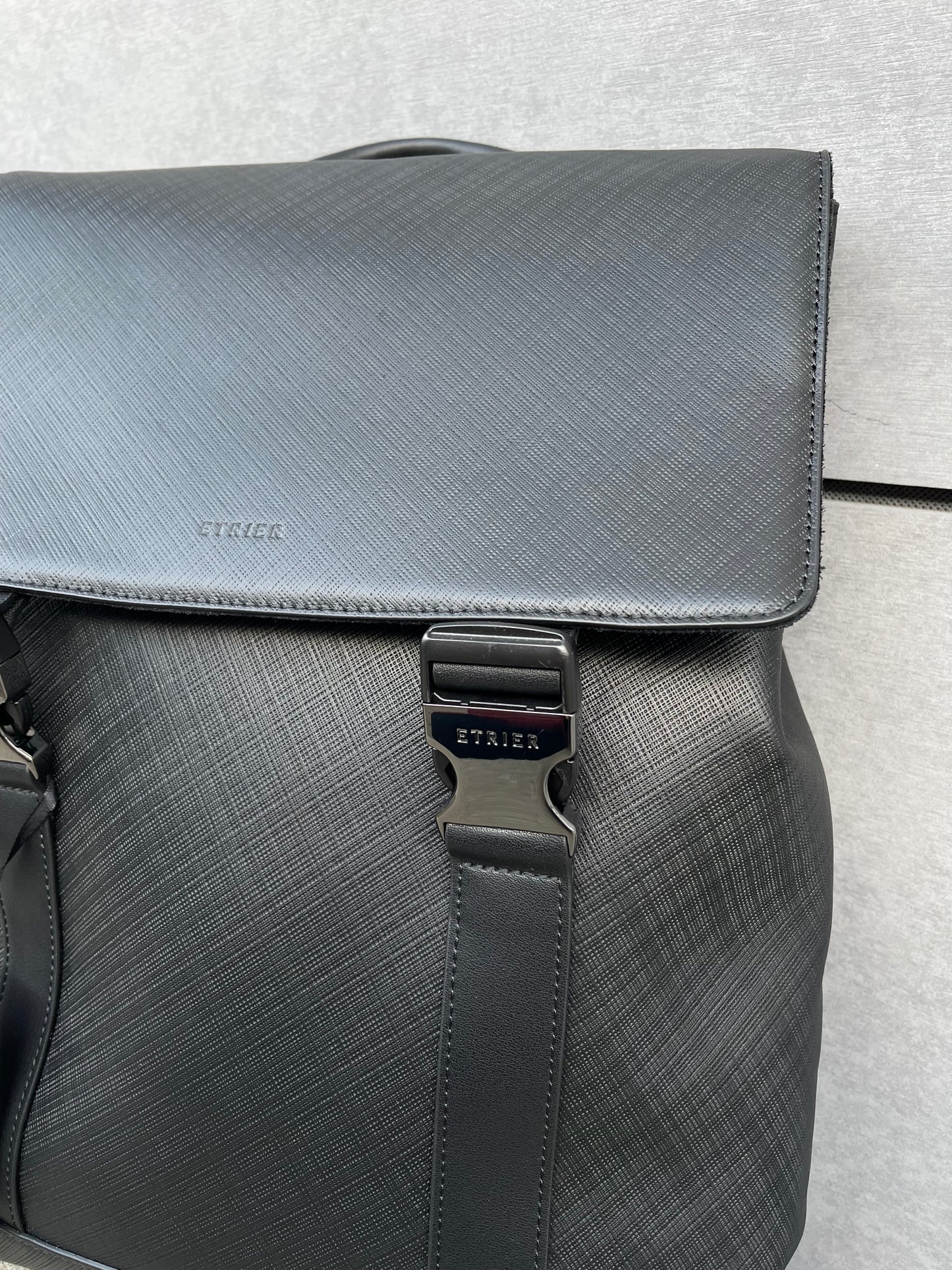Sac à dos business en cuir ligne Flèche 1 compartiment PC 15’´- Etrier