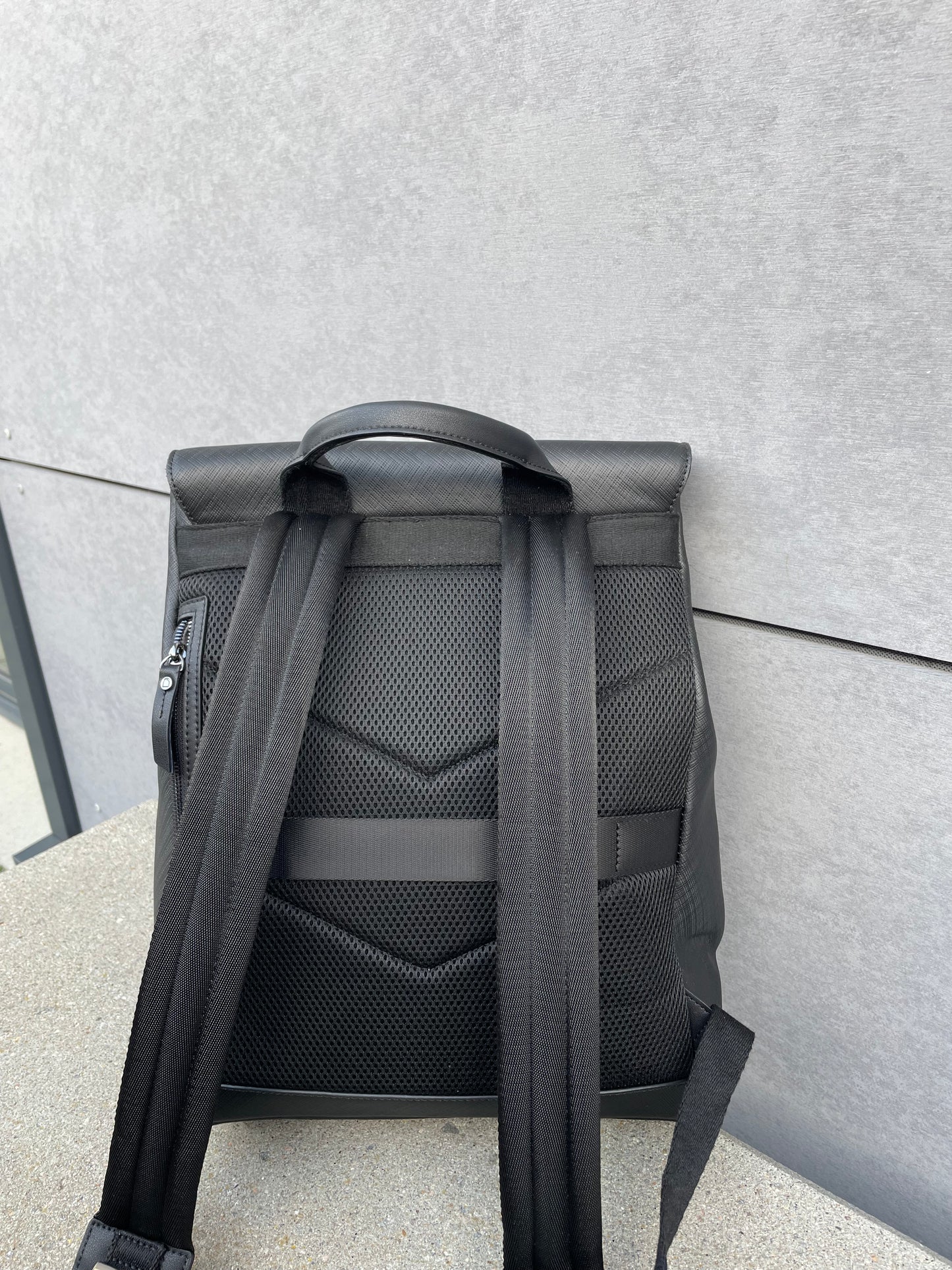 Sac à dos business en cuir ligne Flèche 1 compartiment PC 15’´- Etrier