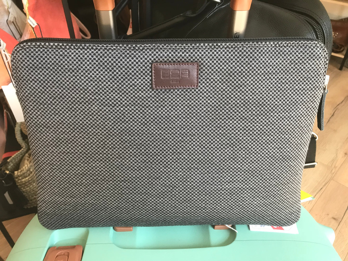 Pochette ordinateur E2R 13 pouces en tissu et cuir upcyclé