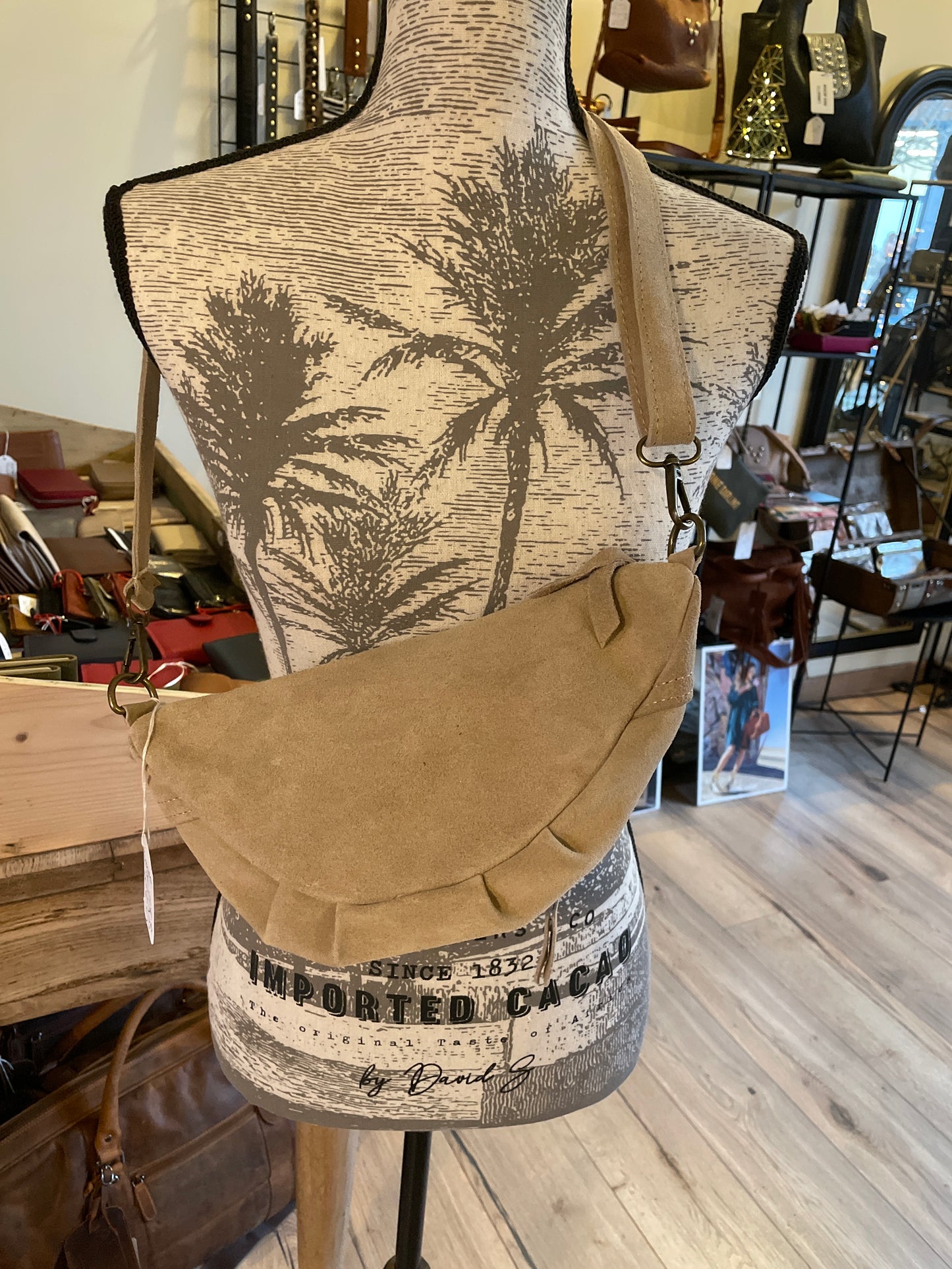 Banane Alda en daim coloris beige