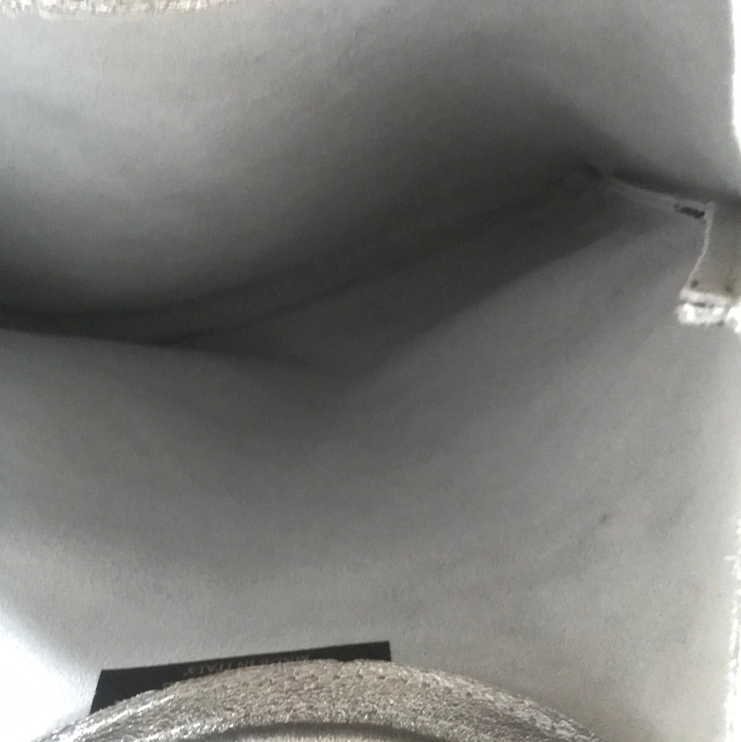 Sac en cuir argenté
