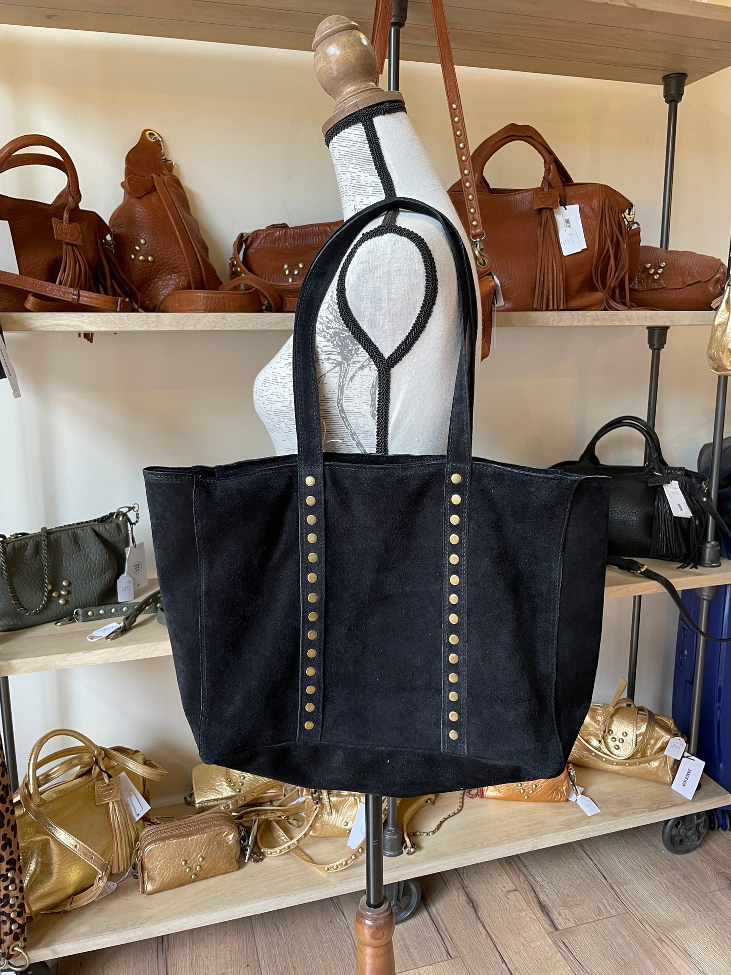 Sac cabas Manuella en daim noir clouté