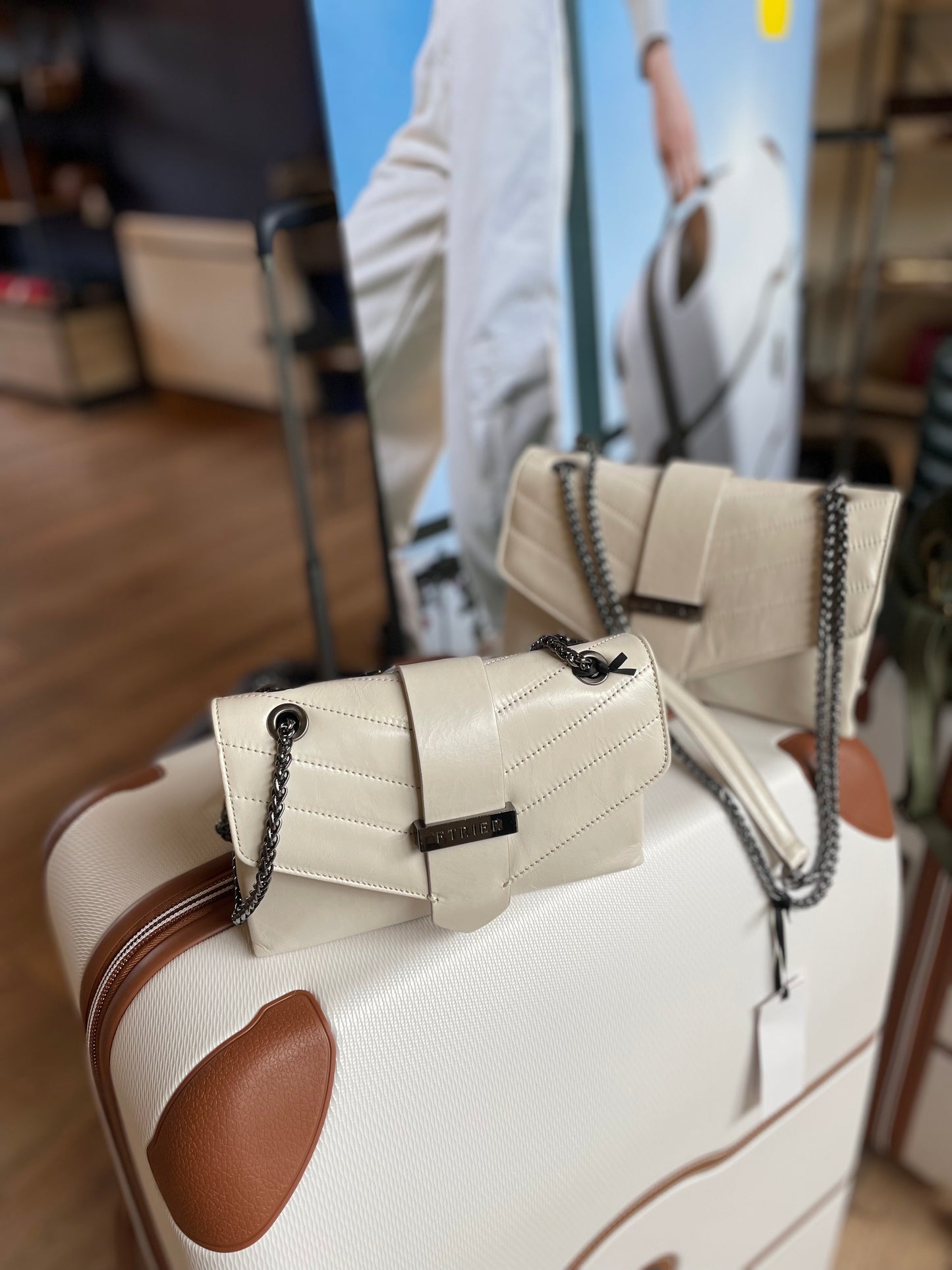 Sac bandoulière JANA Amour en cuir blanc ÉTRIER taille S