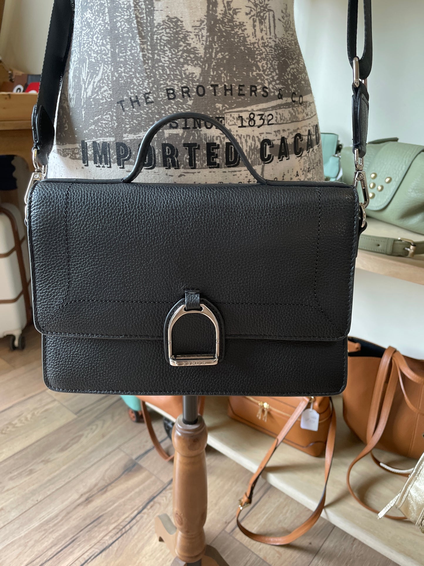 Sac bandoulière M Altesse en cuir noir Étrier