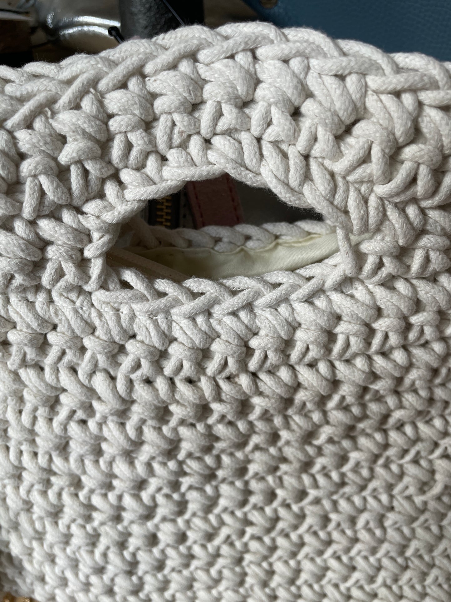 Sac blanc en crochet avec franges