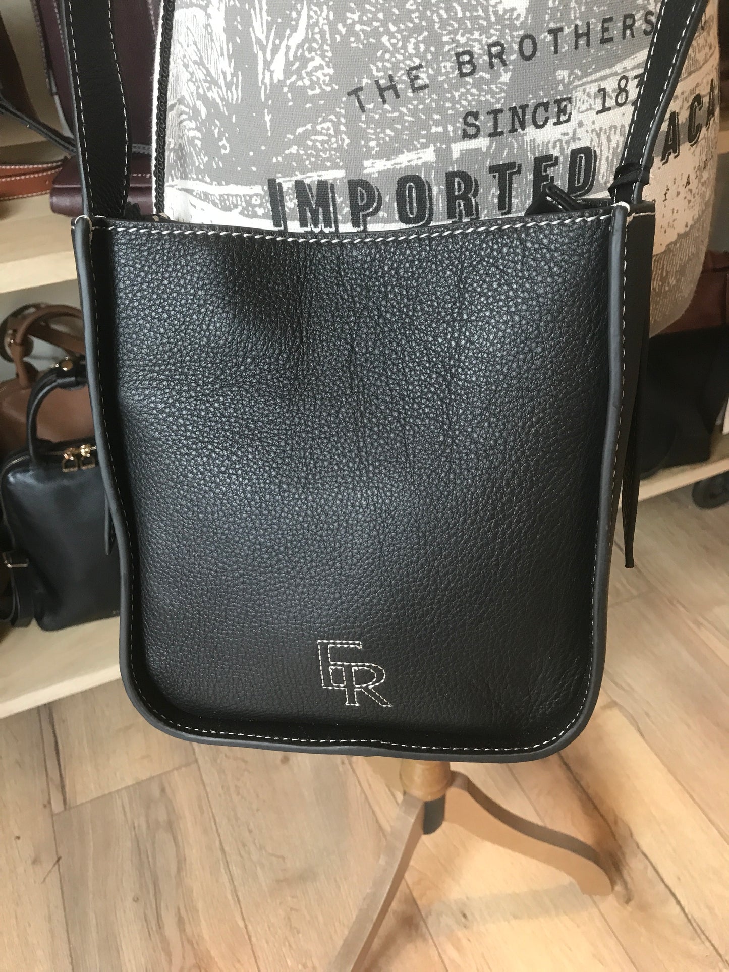Sac bandoulière ligne Foudre Noir (Étrier)