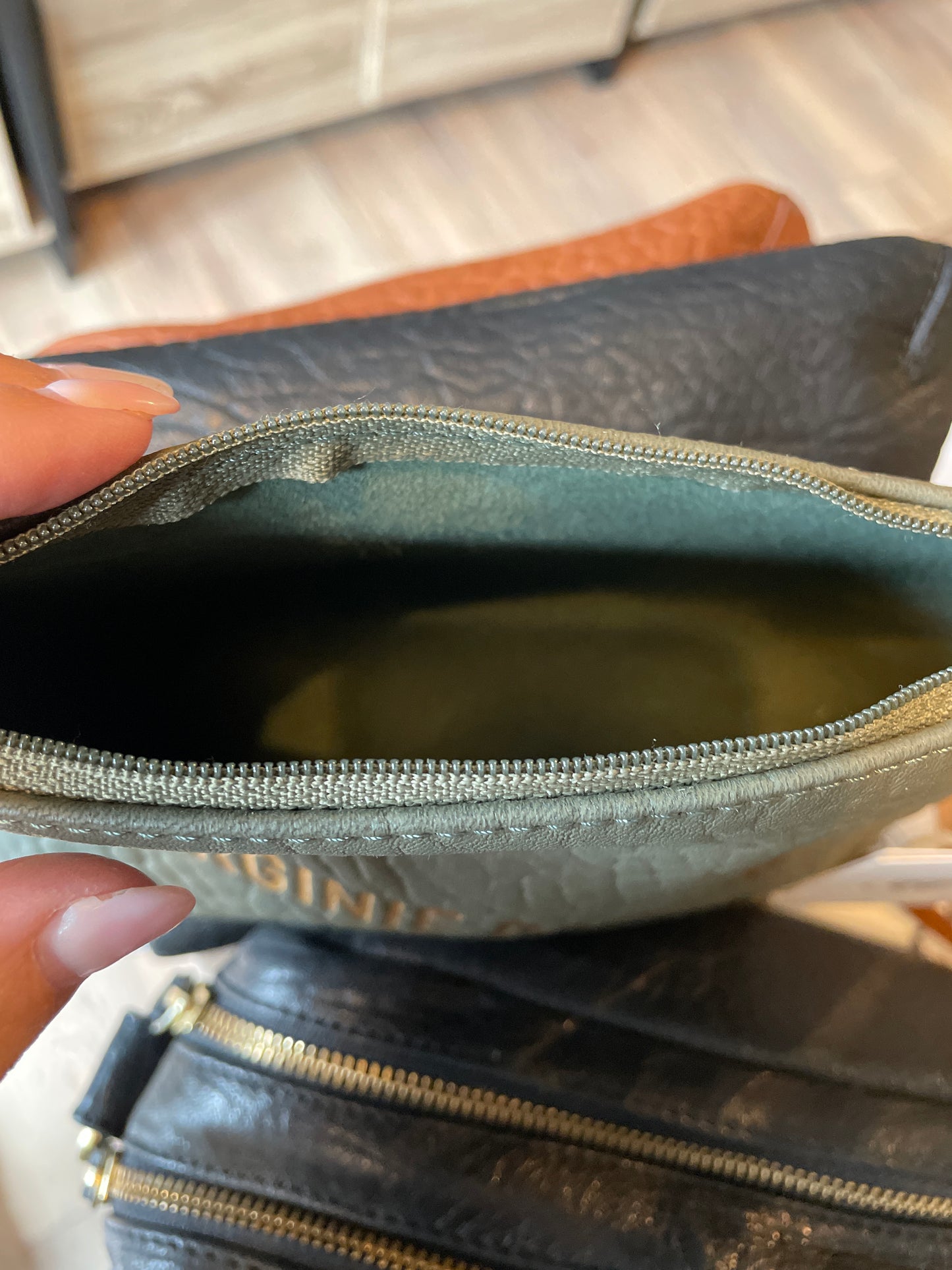 Pochette Darling Small - Green Shark - Embossage Or