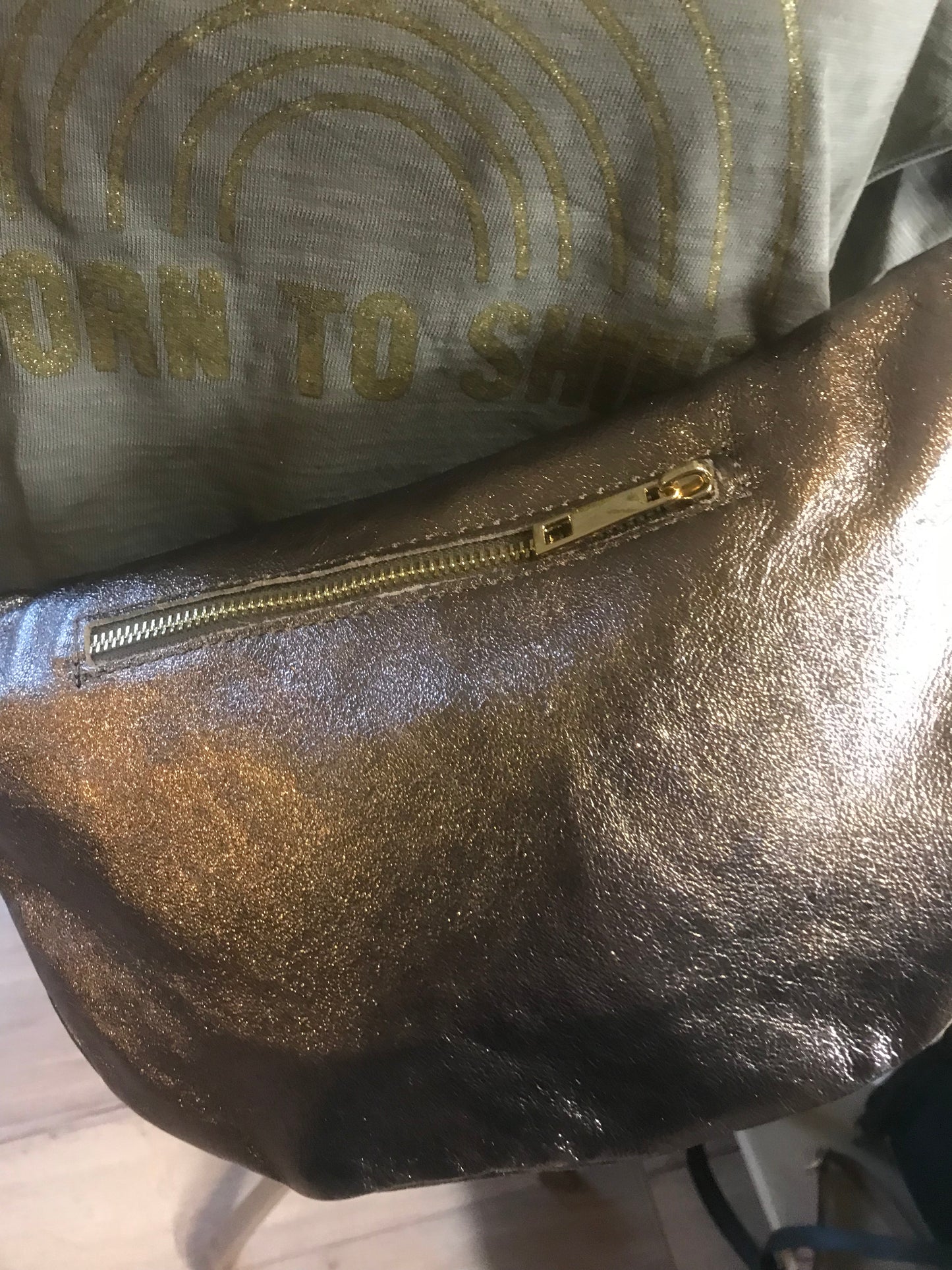 Banane XXL en cuir irisé Bronze