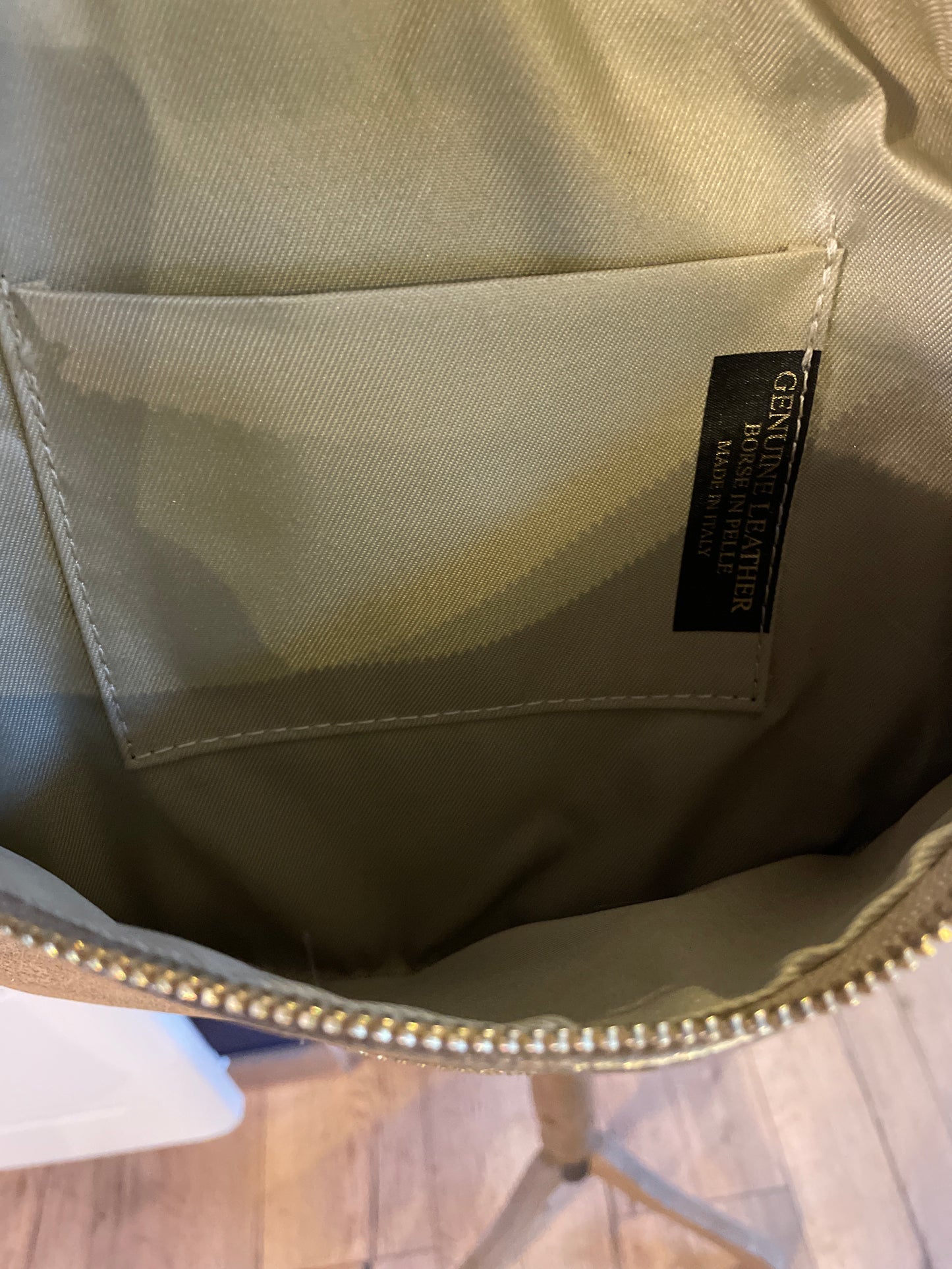 Banane xl en cuir irisé Or