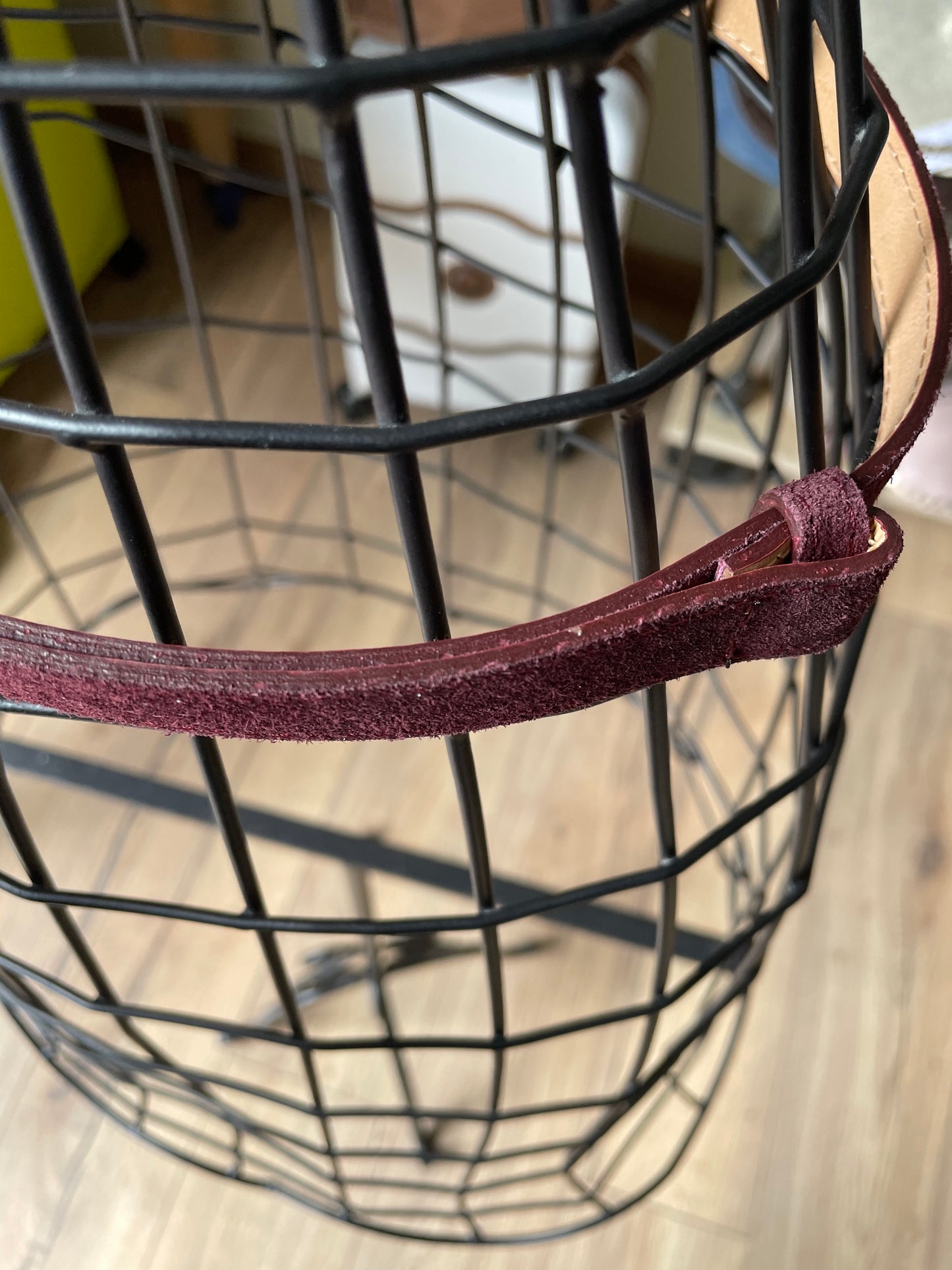 Fine ceinture Hanna en cuir suédé coloris bordeaux