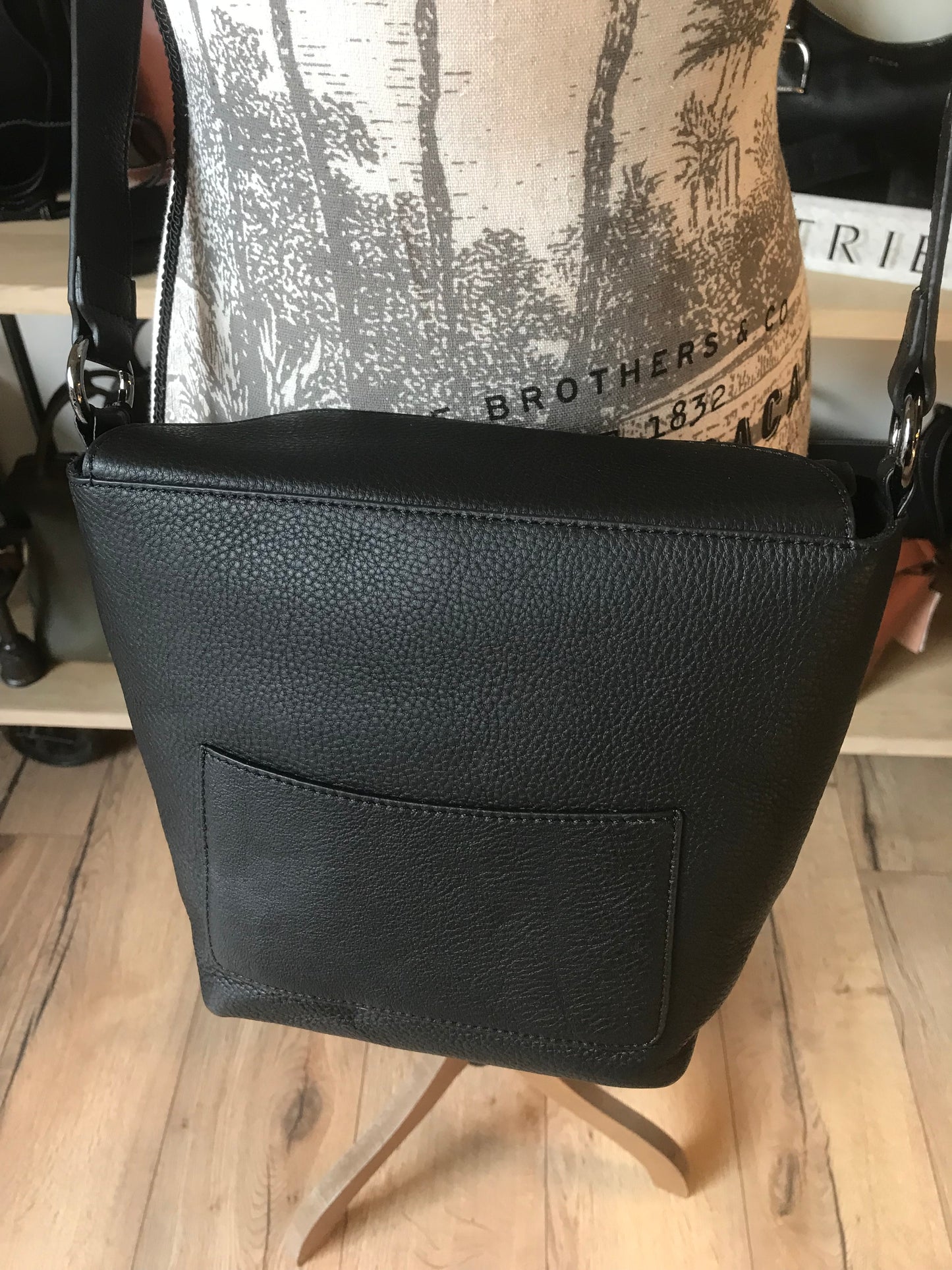 Sac porté épaule ligne Manège cuir noir (Étrier)