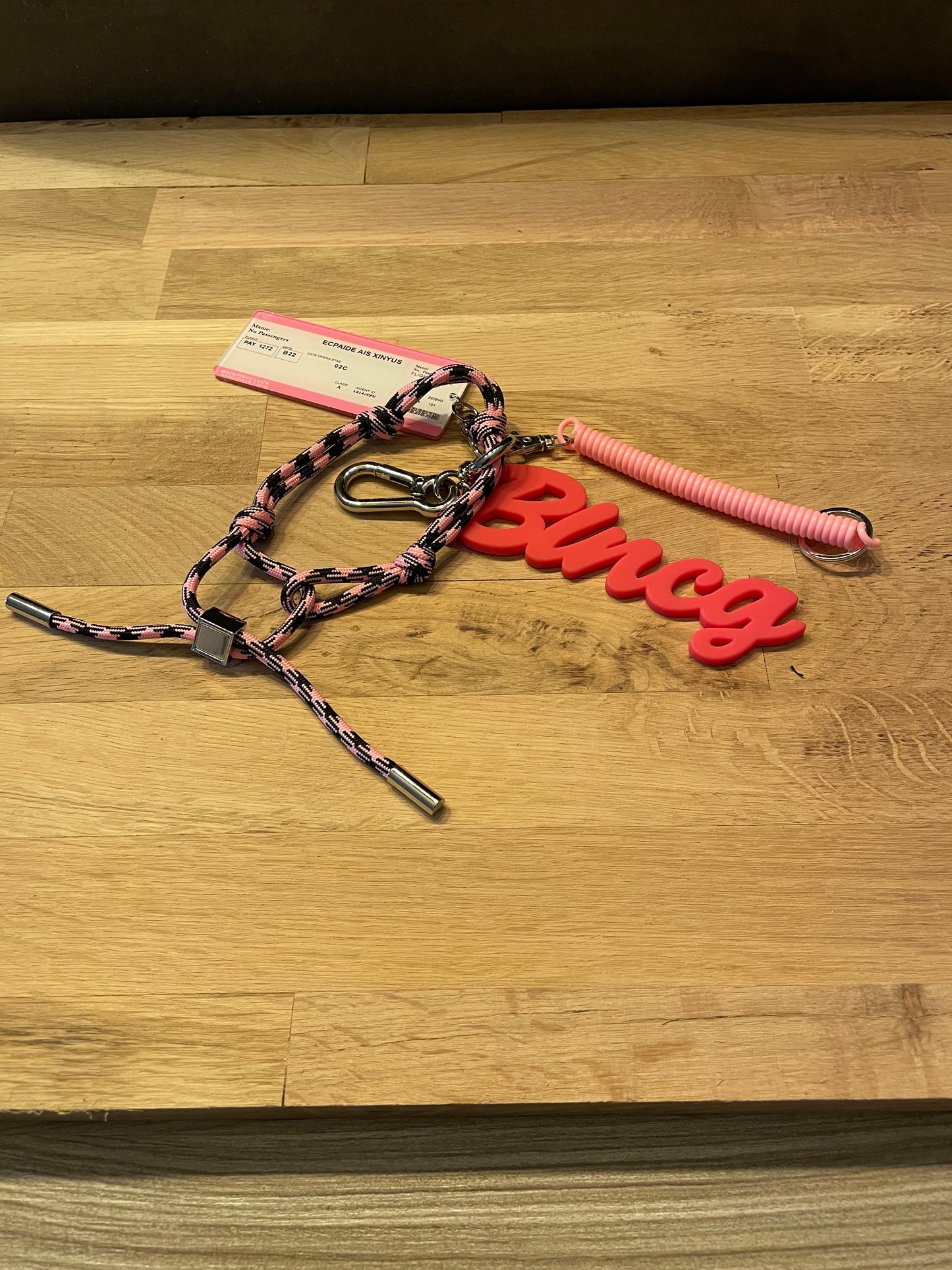 Bijou de sac carte d’embarquement rose
