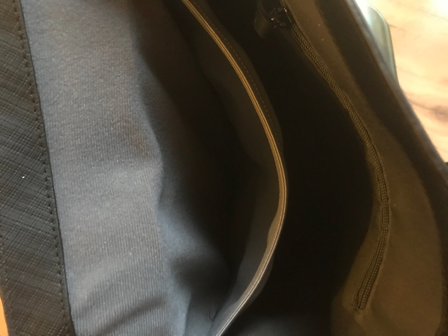 Sac à dos business en cuir ligne Flèche 1 compartiment PC 15’´- Etrier
