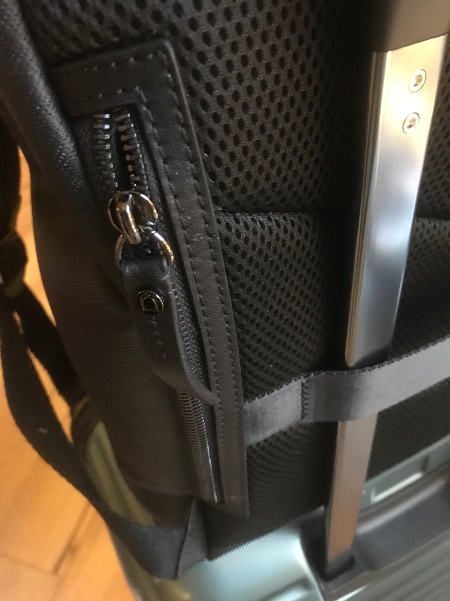 Sac à dos business en cuir ligne Flèche 1 compartiment PC 15’´- Etrier