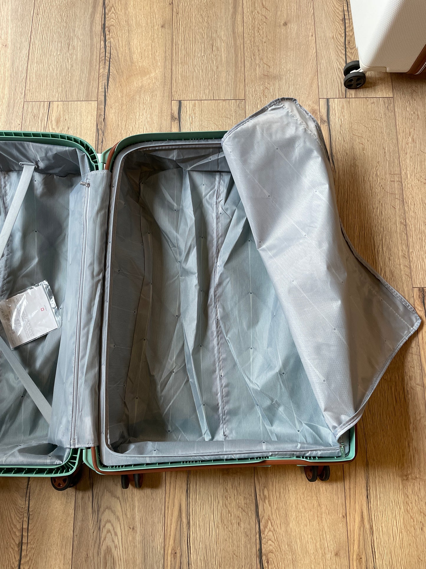 Valise Moncey - Delsey 76 cm - coloris amande - disponible en boutique