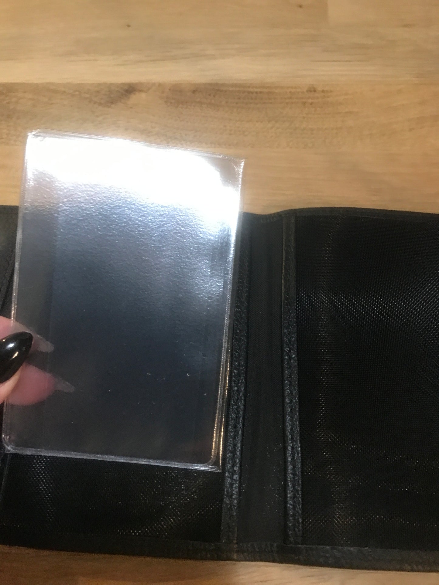 Porte-papiers/porte cartes en cuir noir ligne Madras - Étrier