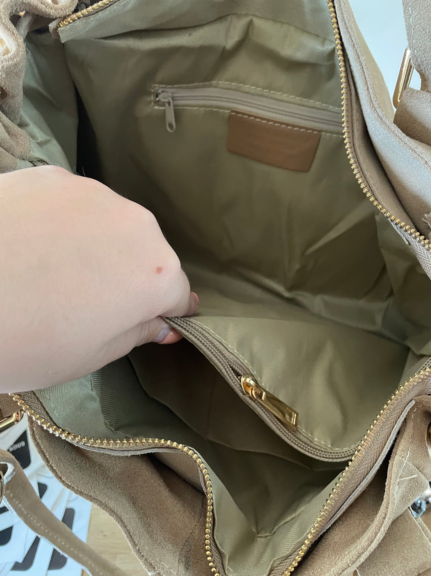 Sac Carla en cuir suédé (coloris taupe)