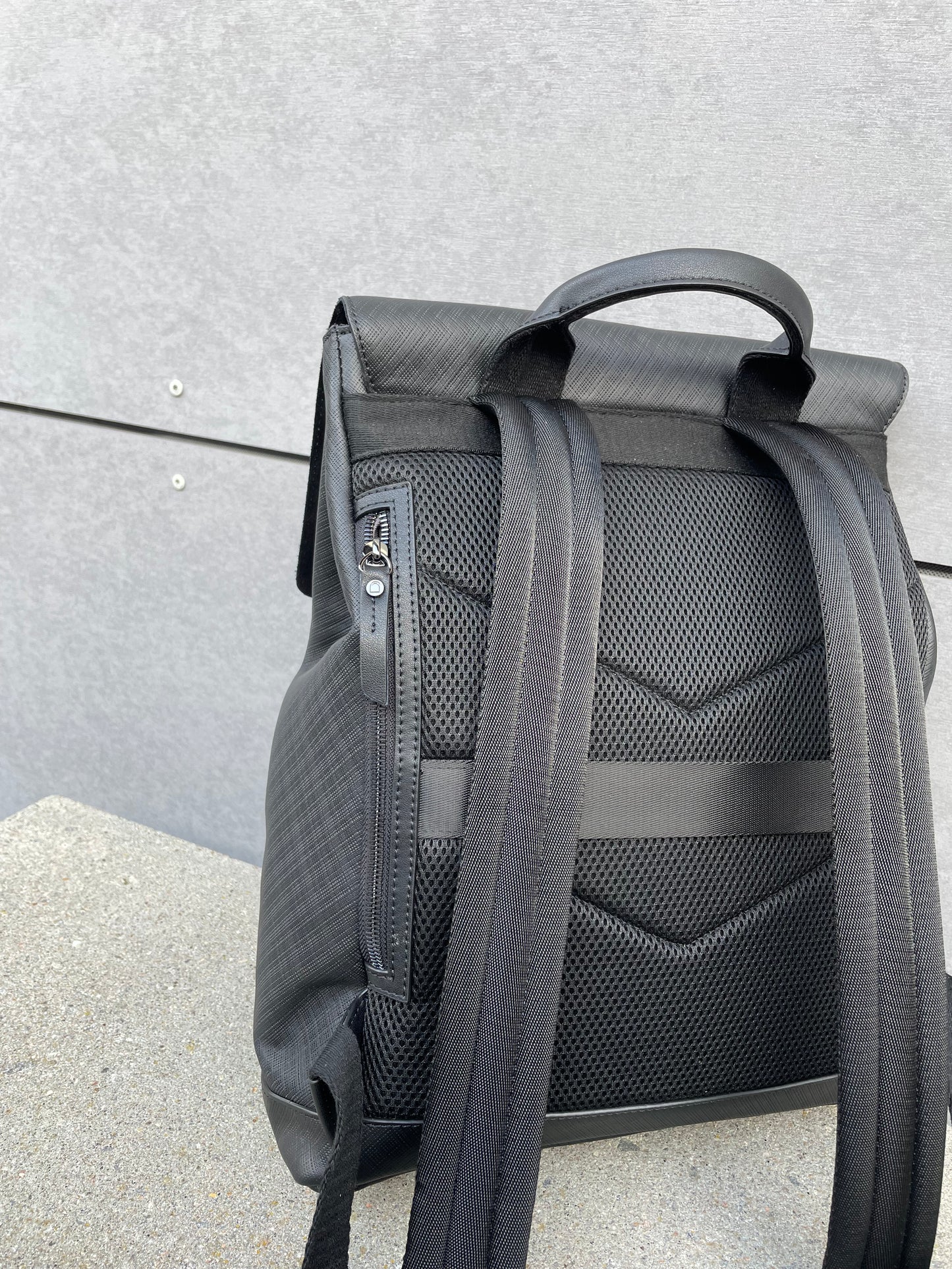 Sac à dos business en cuir ligne Flèche 1 compartiment PC 15’´- Etrier