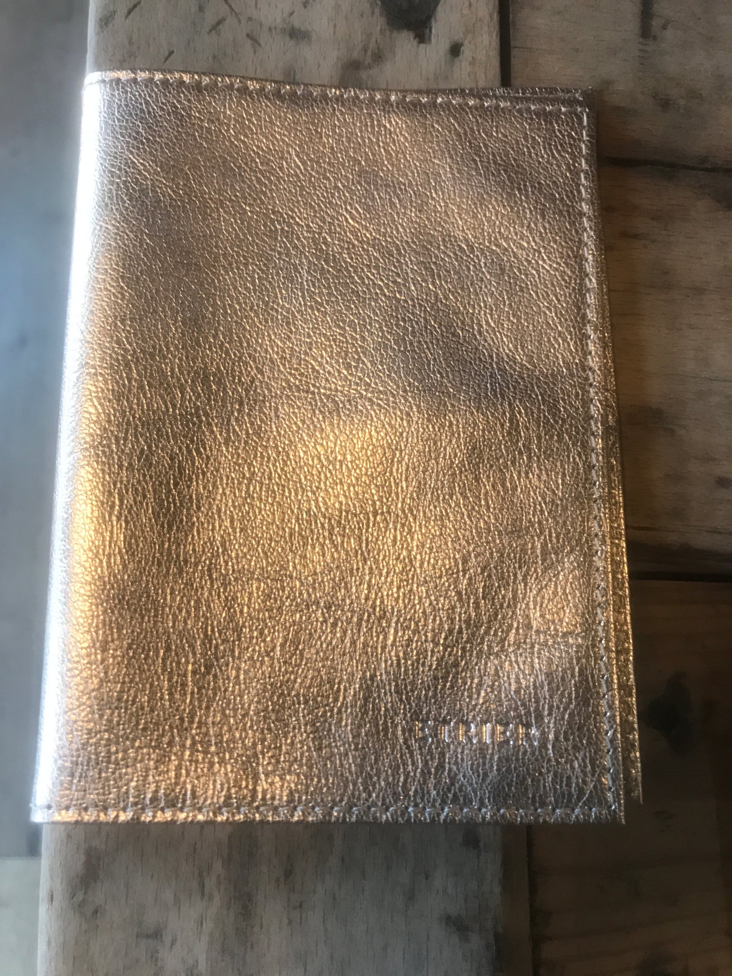 Etui passeport Étincelle irisée en cuir coloris Champagne - Etrier