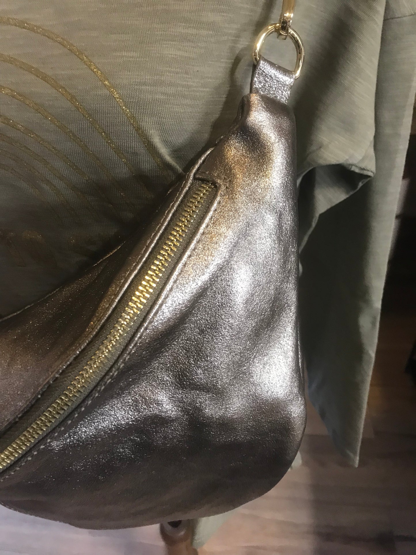 Banane XXL en cuir irisé Bronze