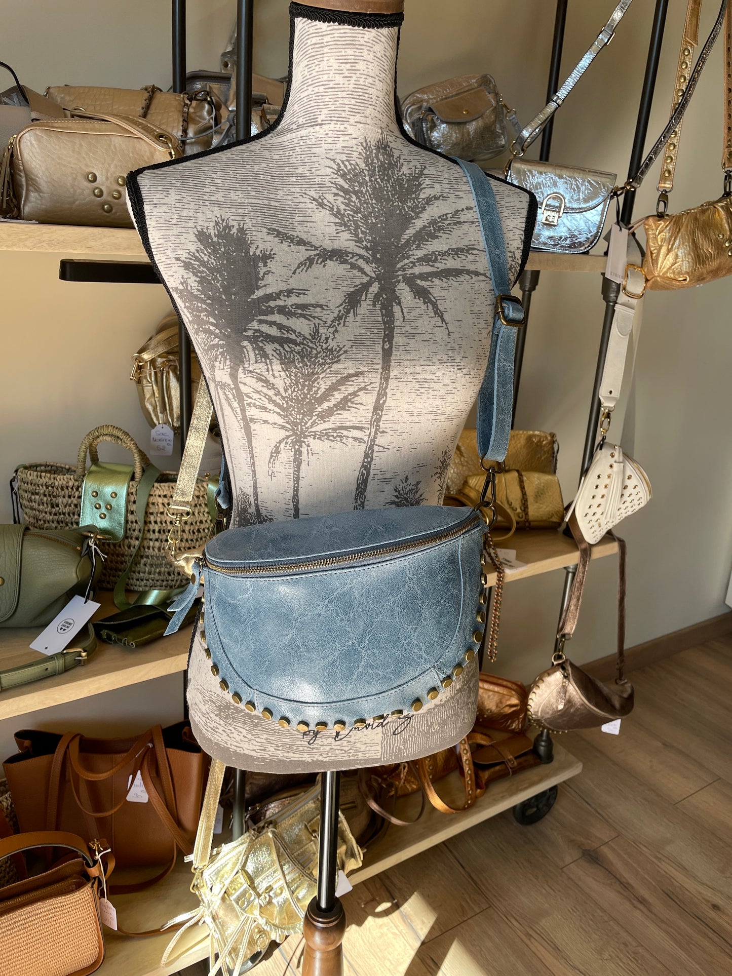 Banane Clem en cuir brossé clouté - Bleu