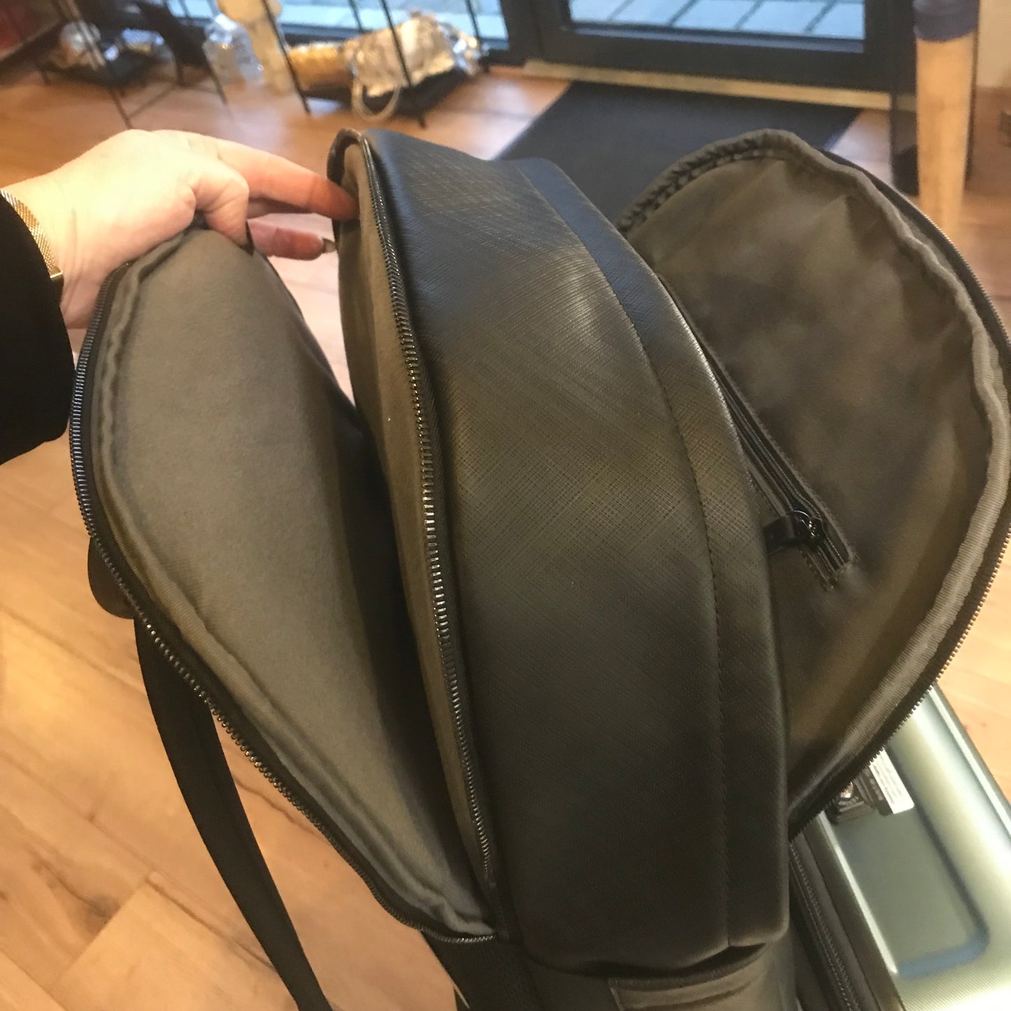 Sac à dos business en cuir Ligne Flèche 2 compartiments + PC 15’´- ETRIER