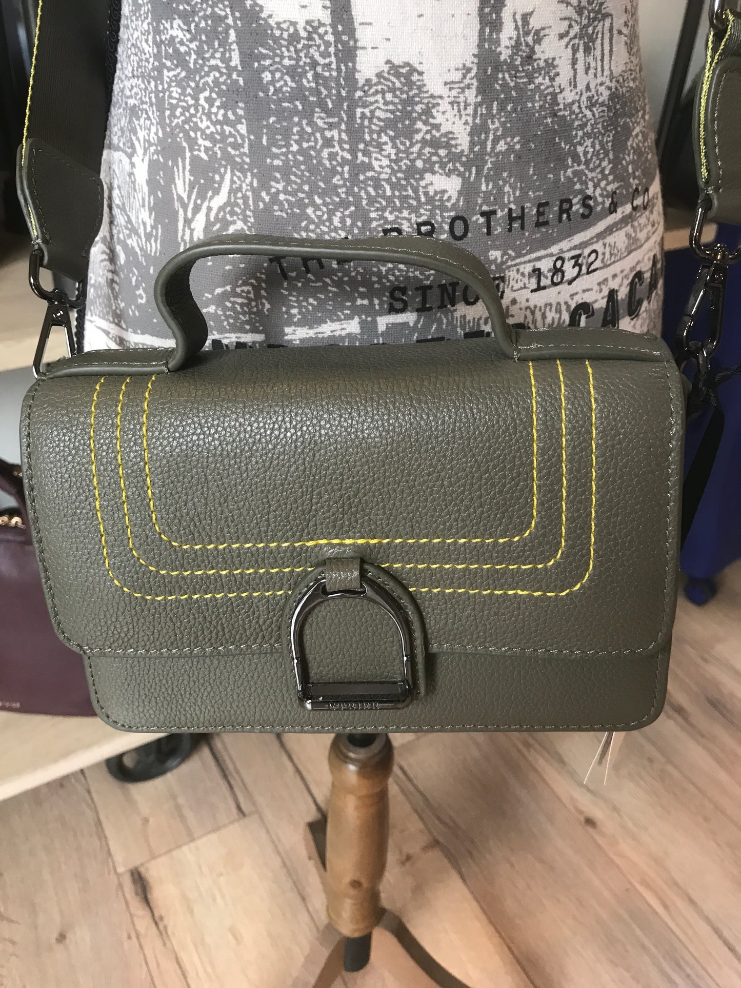 Sac bandoulière Altesse Surpiqué Argile (Étrier)