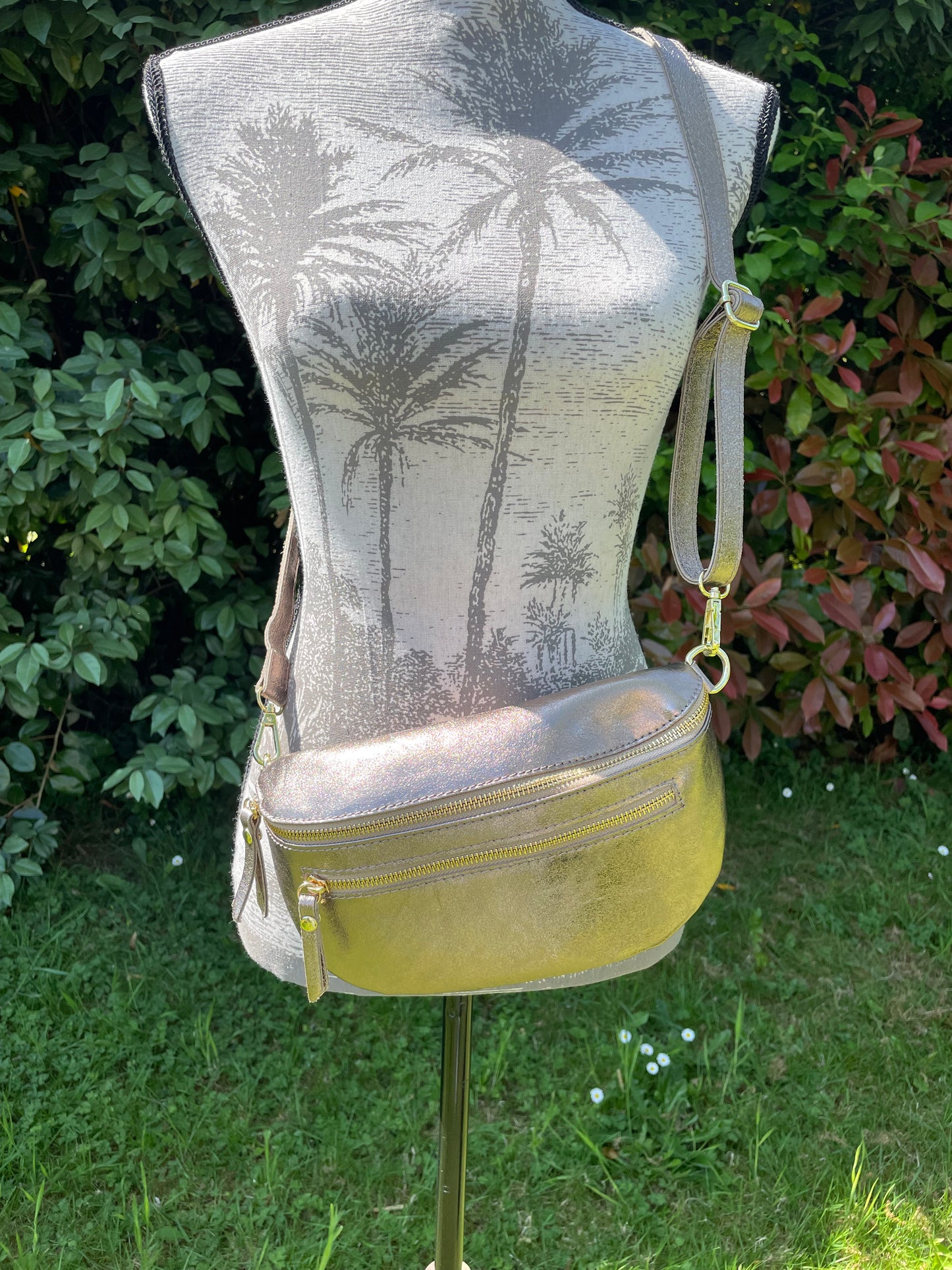 Banane SACHA en cuir irisé Or