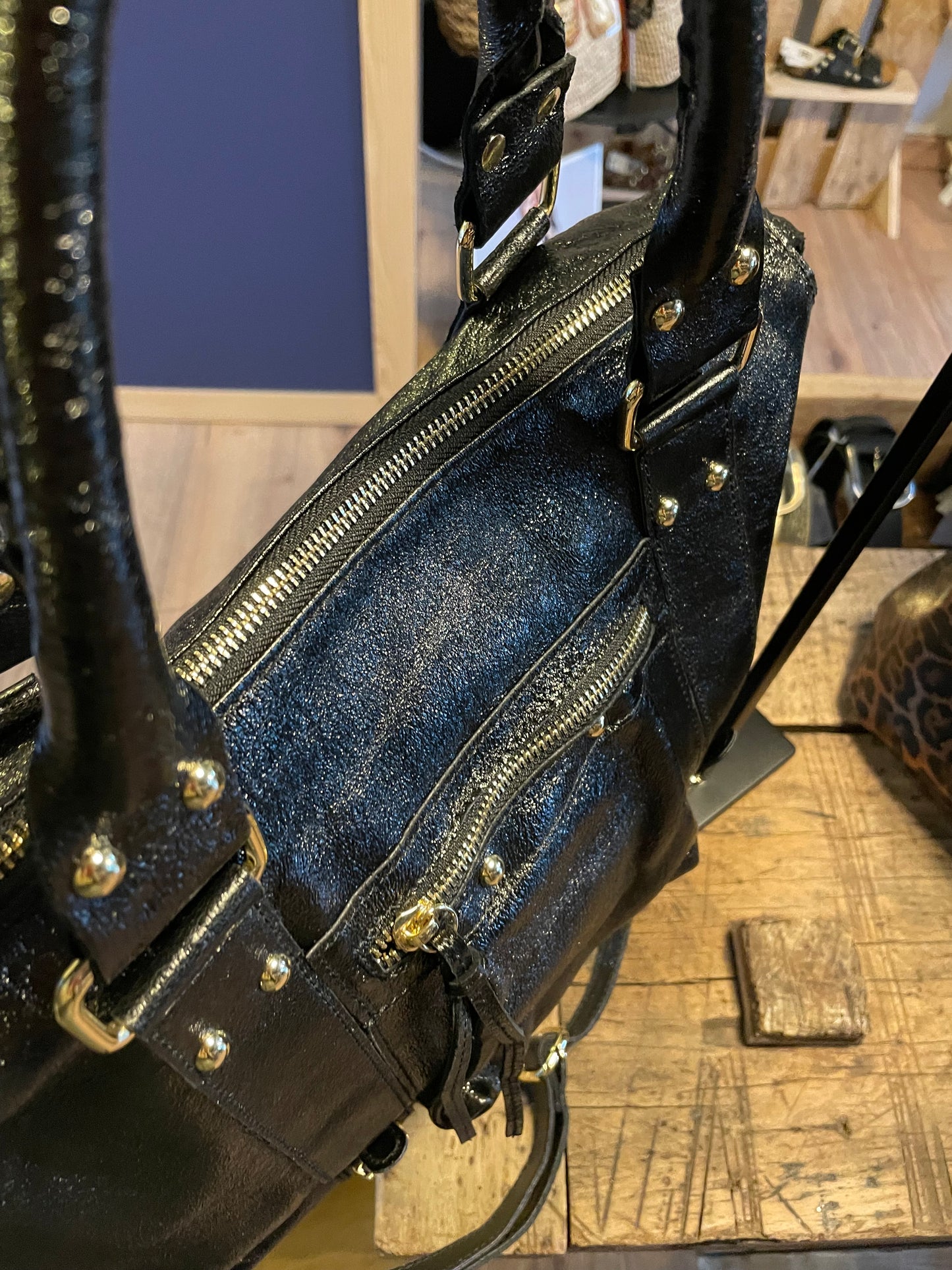 Sac Amandine en cuir noir irisé grand format