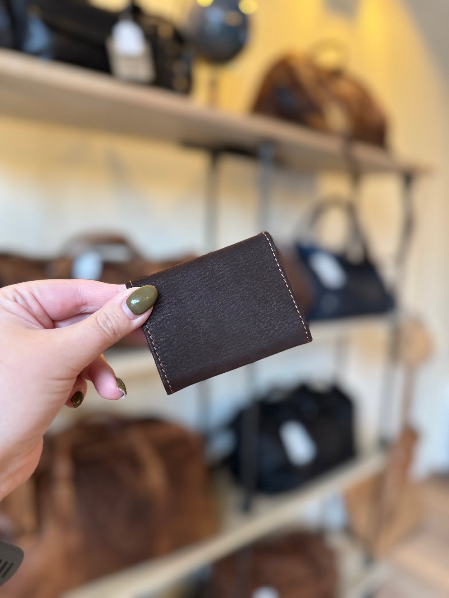Petit porte-monnaie en cuir marron foncé ligne Oil - Étrier