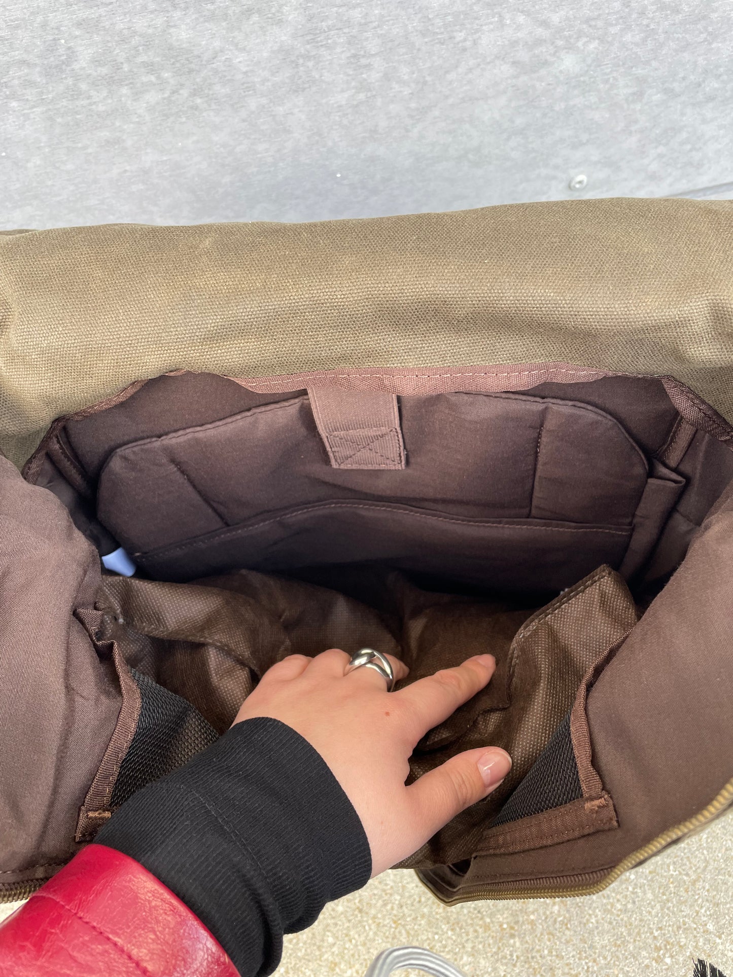 Sac à dos kaki au look vintage en toile waxée et cuir