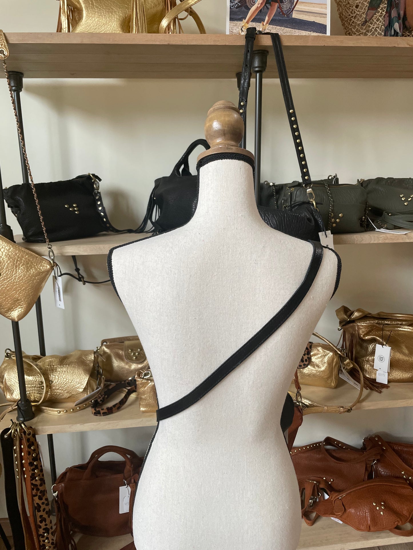 Banane Stella en cuir irisé coloris noir