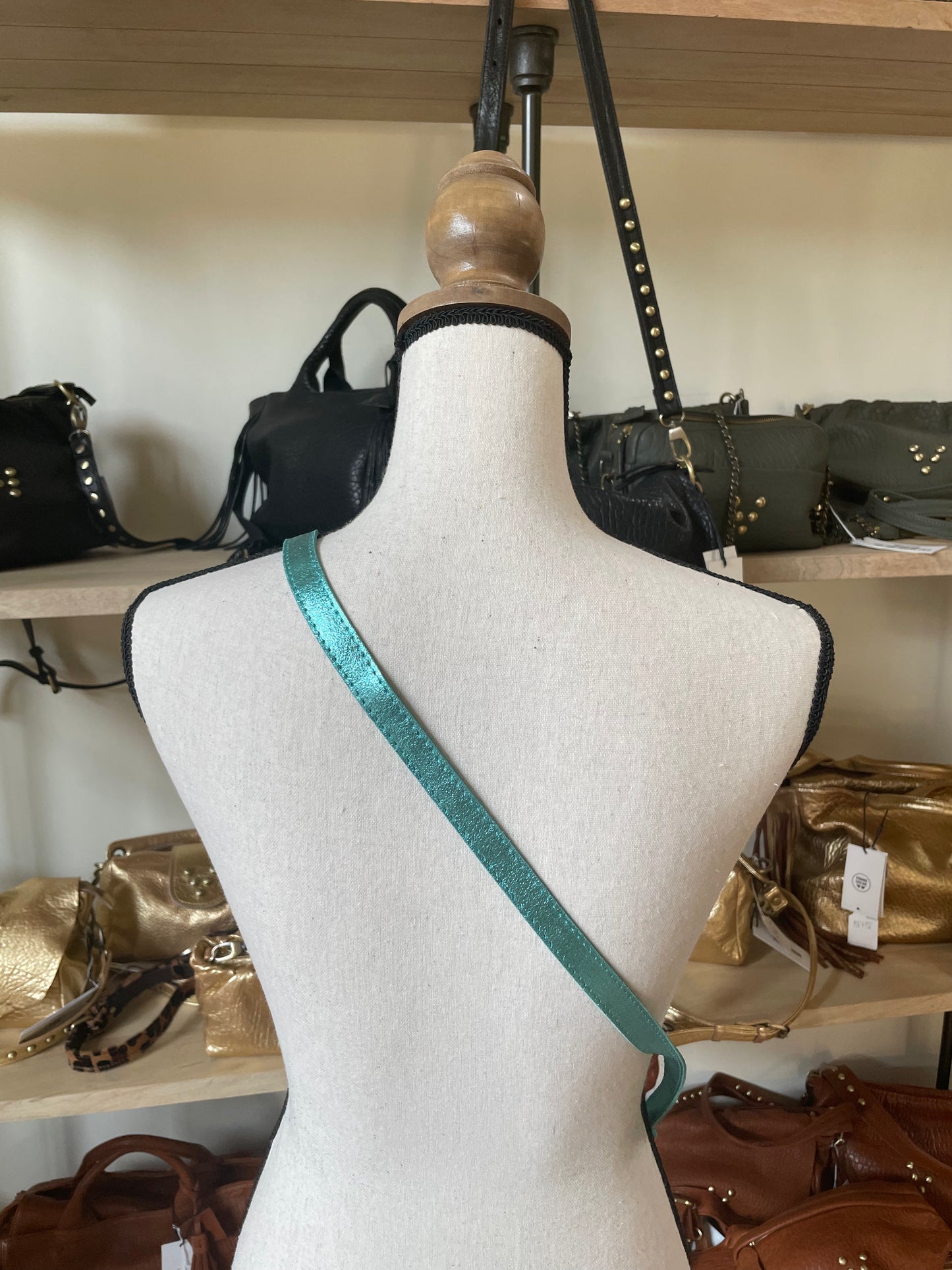 Banane Stella en cuir irisé turquoise