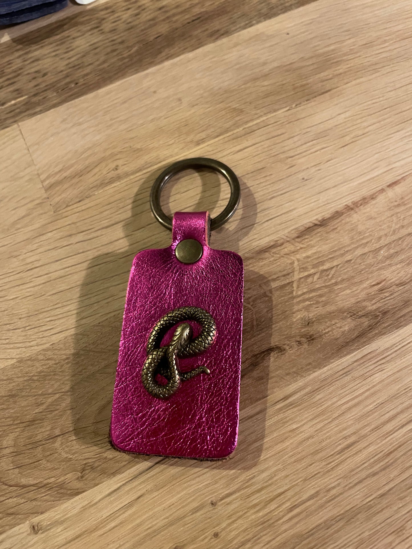 Porte clés en cuir rose irisé Yolète
