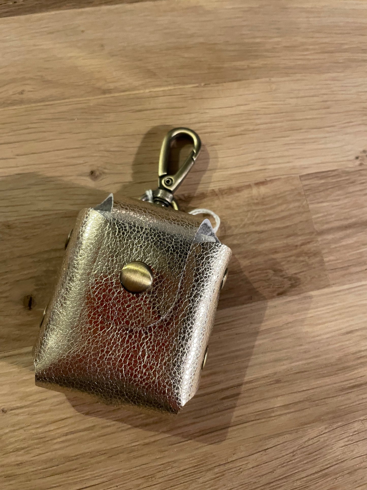 Étui pour AirPods en cuir coloris or