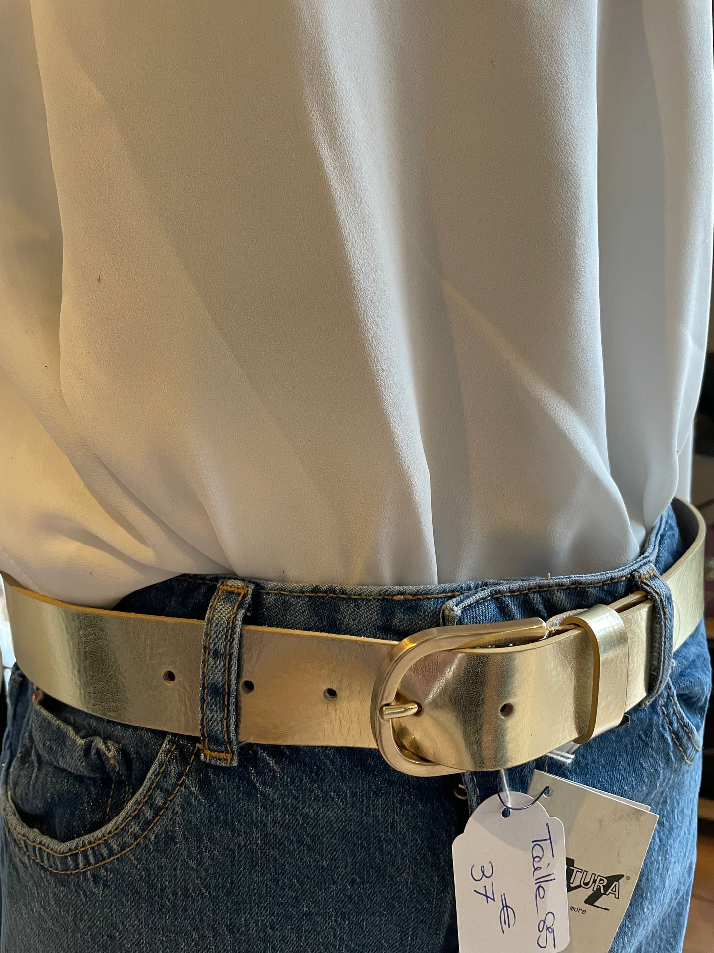 Ceinture en cuir dorée (Lisa Gold)