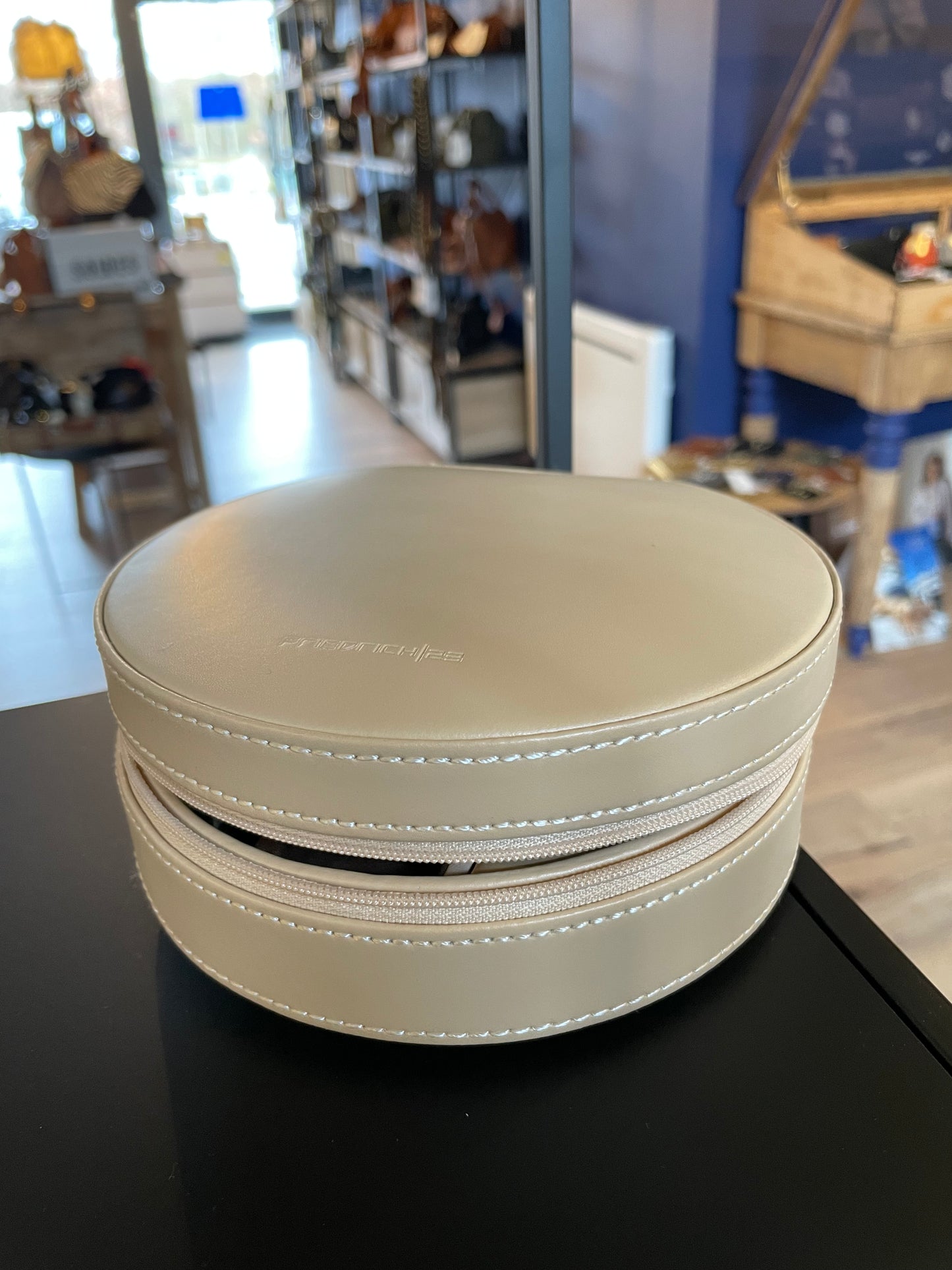 Rangement bijoux en cuir beige