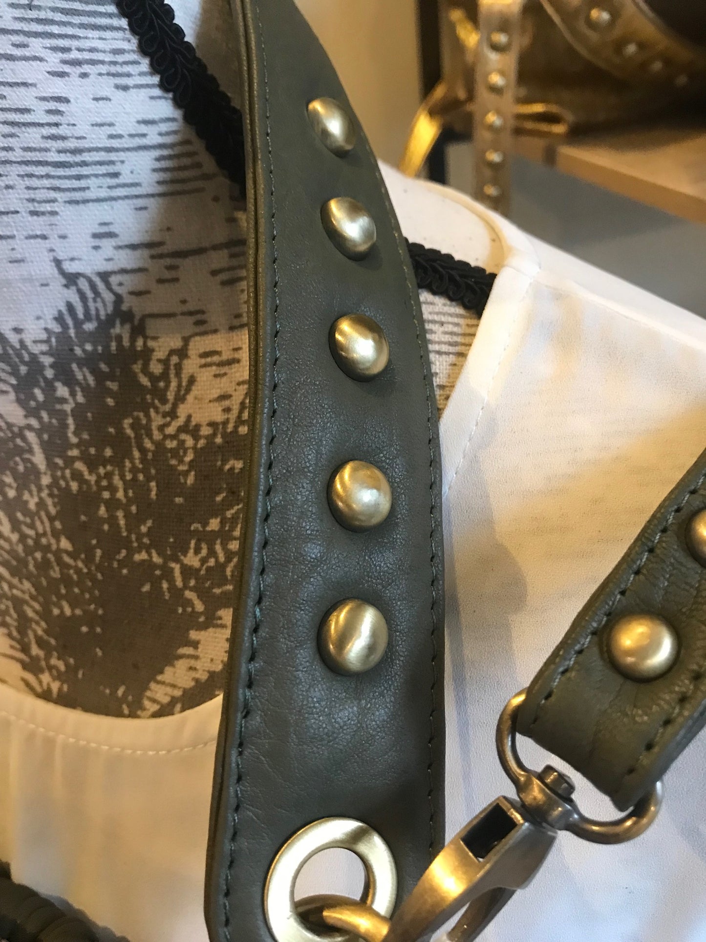 Sac Maxi Pouch Regina Green Shark - VIRGINIE DARLING