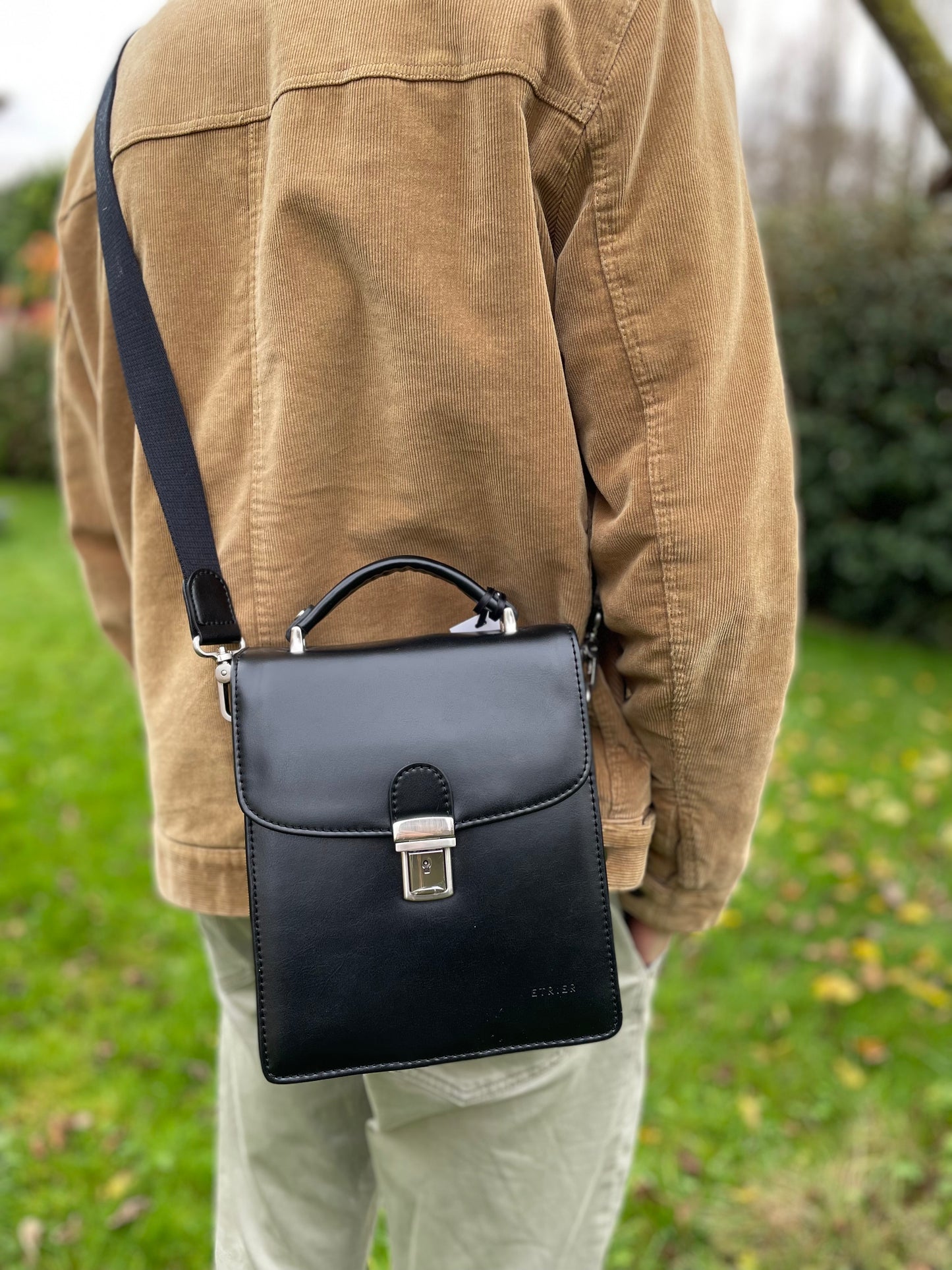 Sac bandoulière en cuir au look vintage ligne CROSTA coloris noir - Étrier