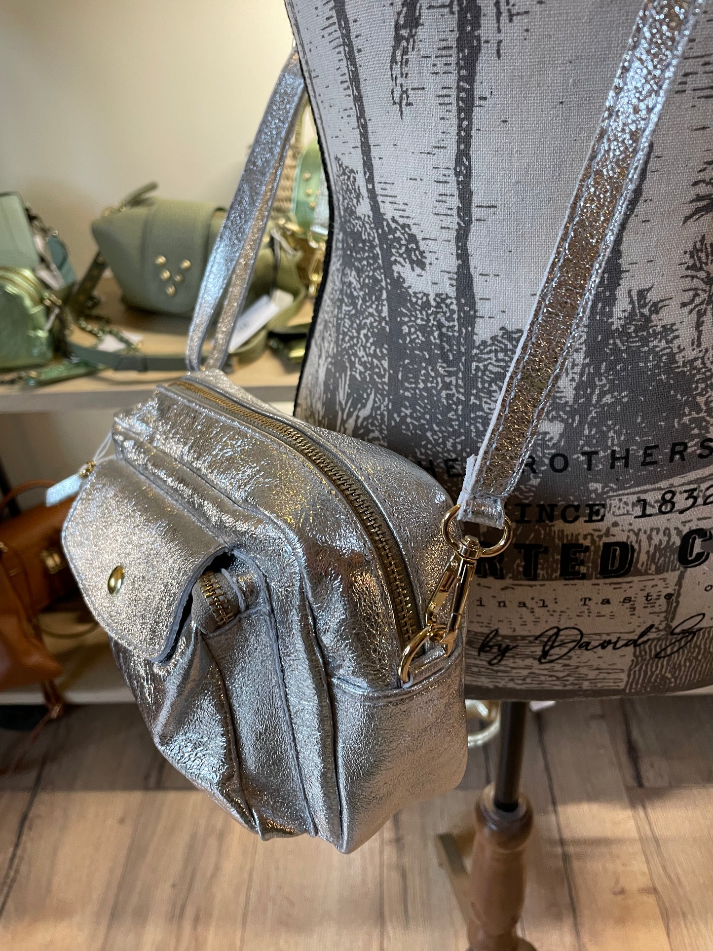 Sac bandoulière en cuir irisé coloris argent - Noémie