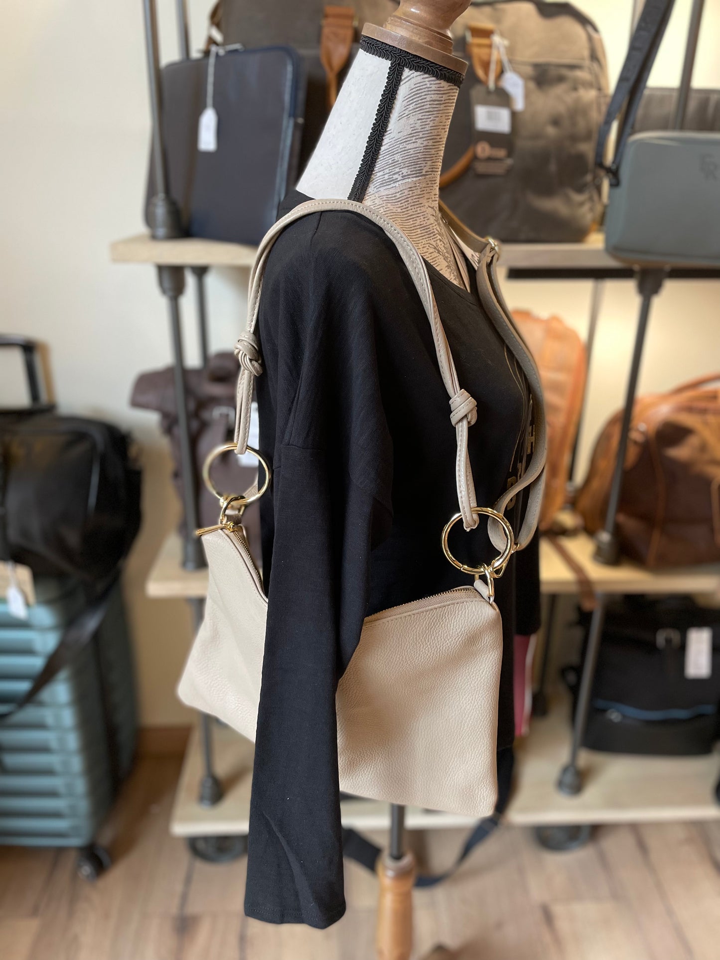 Sac format grande pochette en cuir grainé beige - Charlie