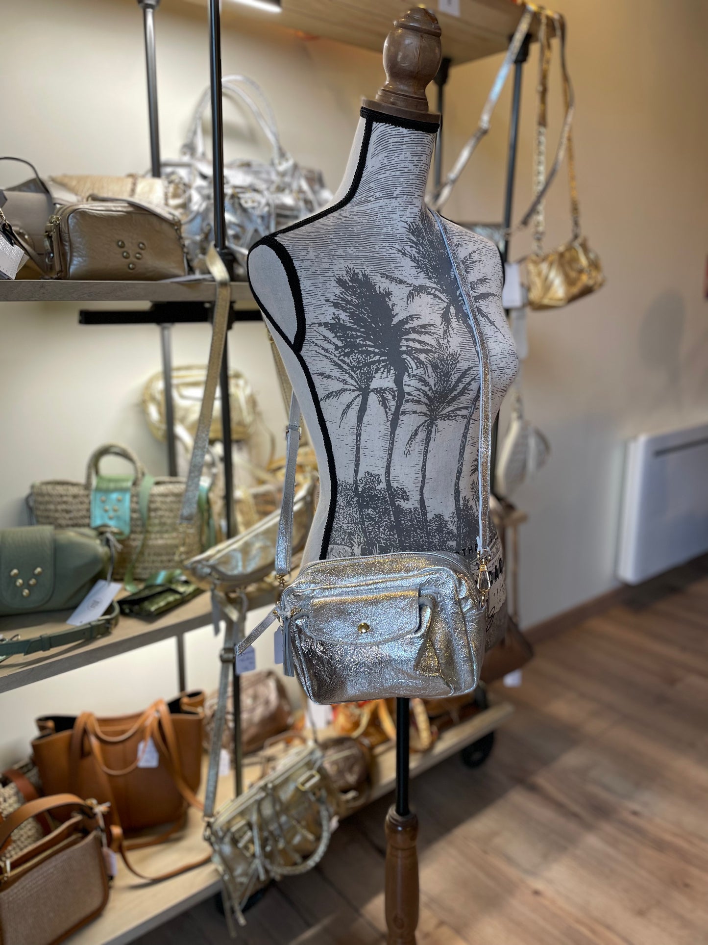 Sac bandoulière en cuir irisé coloris argent - Noémie
