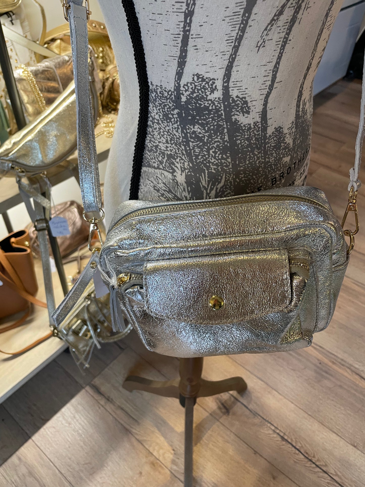 Sac bandoulière en cuir irisé coloris argent - Noémie