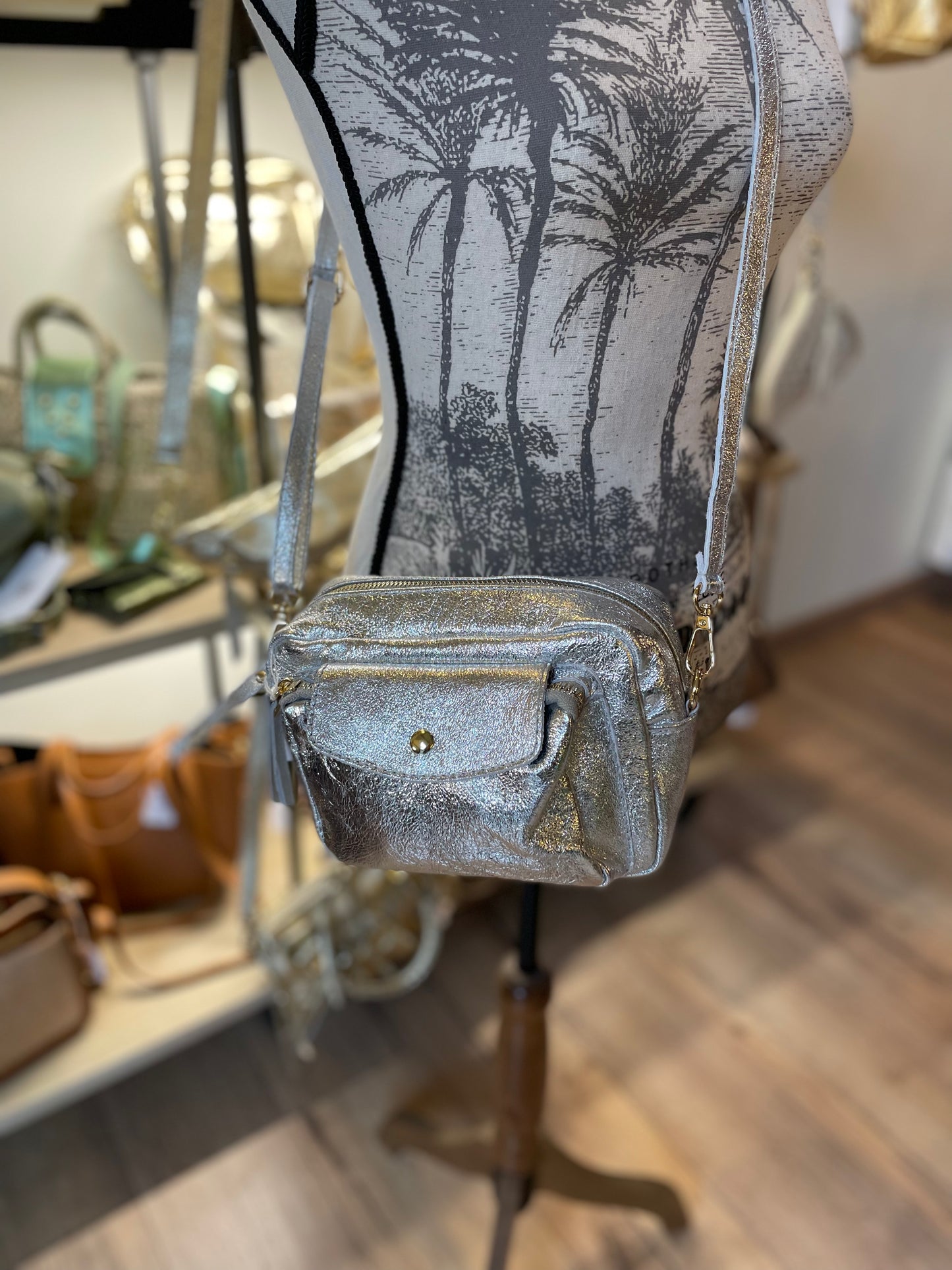 Sac bandoulière en cuir irisé coloris argent - Noémie