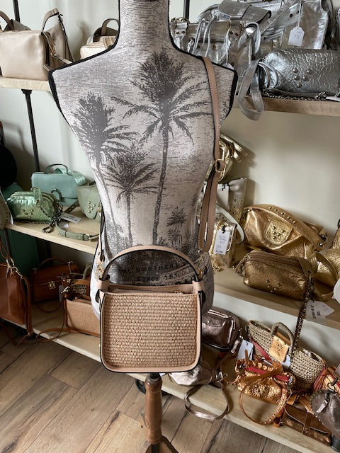 Sac bandoulière en raphia et cuir coloris nude - Eva